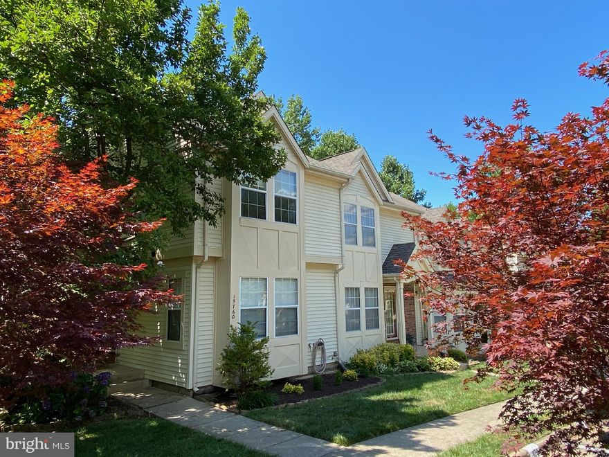 Refreshing and tranquil best describe this beautiful home. You'll love this light-filled 3-level, end unit townhouse with seasonal water views of Lake Montclair.  Dual decks: large open upper level is perfect for relaxing or entertaining and the fully screened-in lower level deck is perfect for year-round enjoyment. The main level is an open floor plan with a fireplace and new carpet.  The large master retreat has a private balcony, en-suite bathroom, walk-in closet, and vaulted ceilings. The finished walkout lower level features a light-filled family room, full bathroom, and bonus room (non-conforming bedroom).  Lake access is a block away, follow the stairs down in front of the gazebo where Widewater meets Monetiew Dr. You can keep and launch your canoe right from the shoreline. Enjoy the Montclair & Southlake amenities with the 3 private beaches, parks, lake, playgrounds, swimming pool, tennis! Great location, close to restaurants, shopping, commuter lots, I-95 & more. 3D tour = https://bit.ly/Widewater3D and Video tour = https://bit.ly/WidewaterVirtualTour