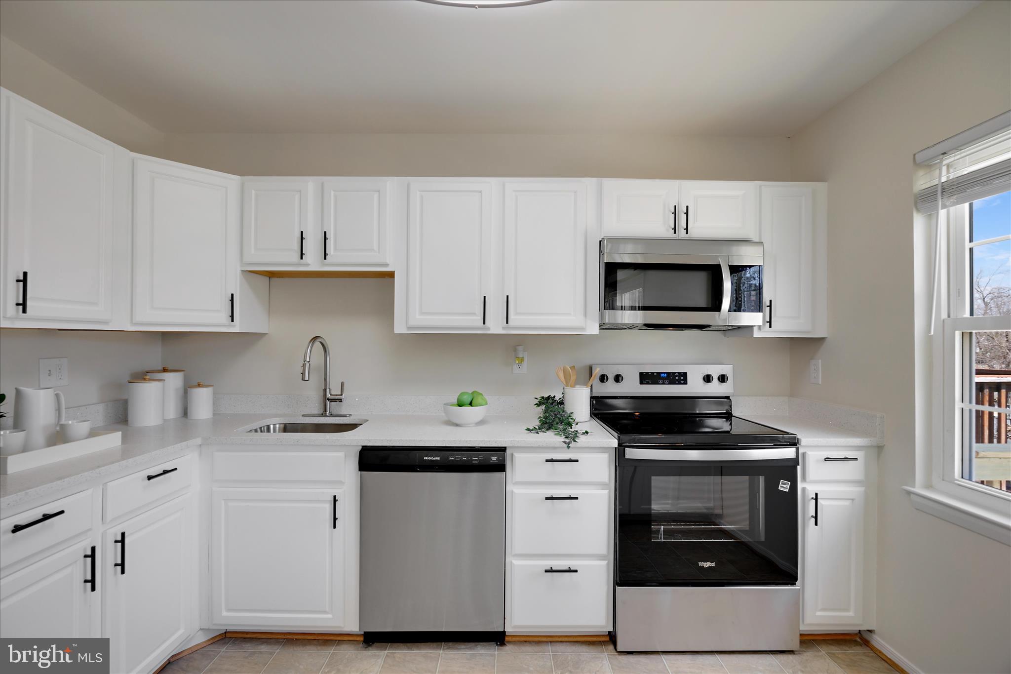 ELIZABETHS LANDING - Residential