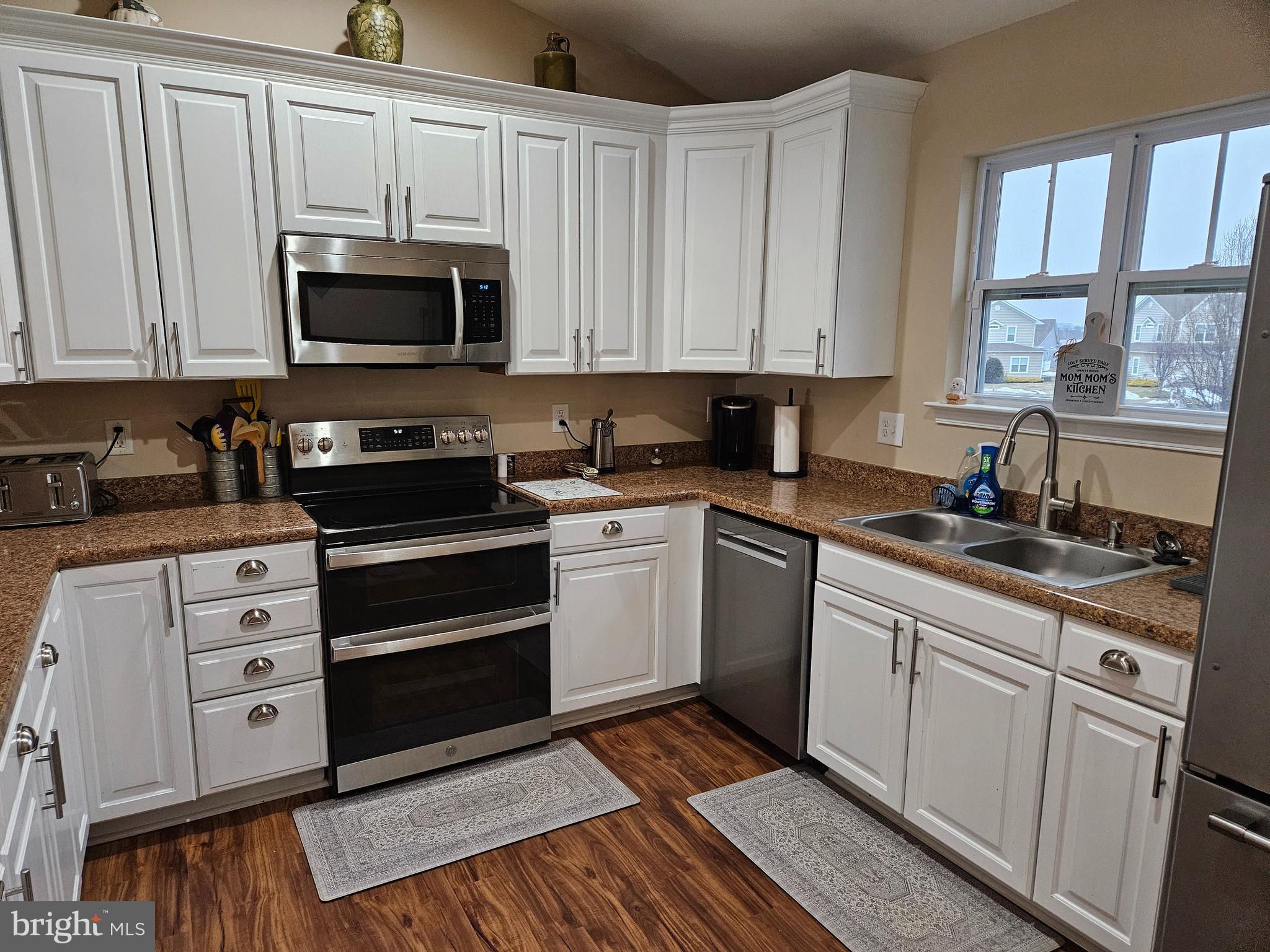 HEARTHSTONE MANOR - Residential