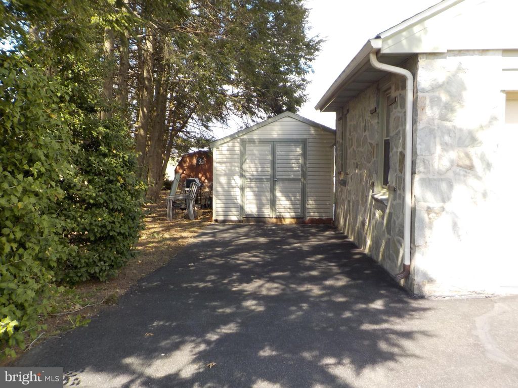 Photo of 829 Bruce Avenue, MOUNT JOY, PA 17552 (MLS # PALA2066360)