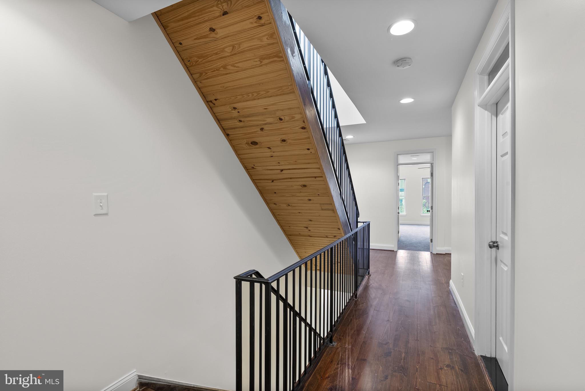 RIVERSIDE PARK - Commercial Lease