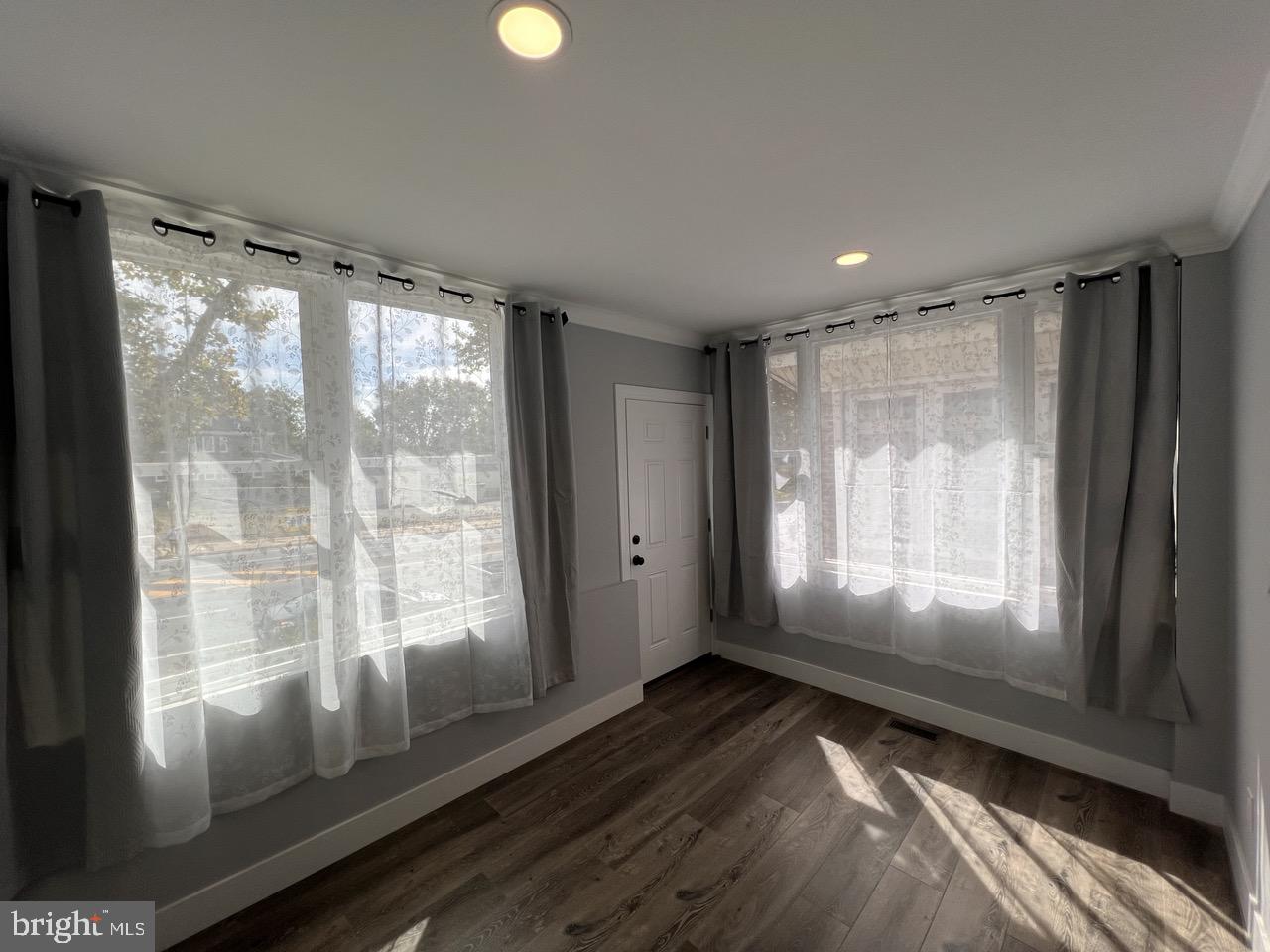 WEST OAK LANE - Residential