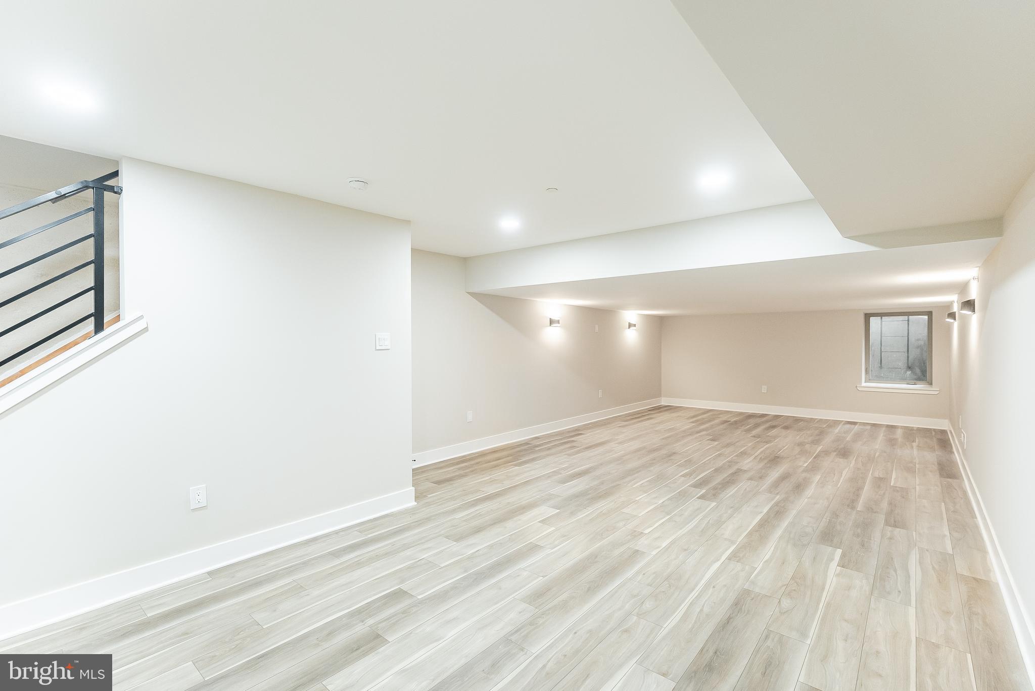 PORT RICHMOND - Residential Lease