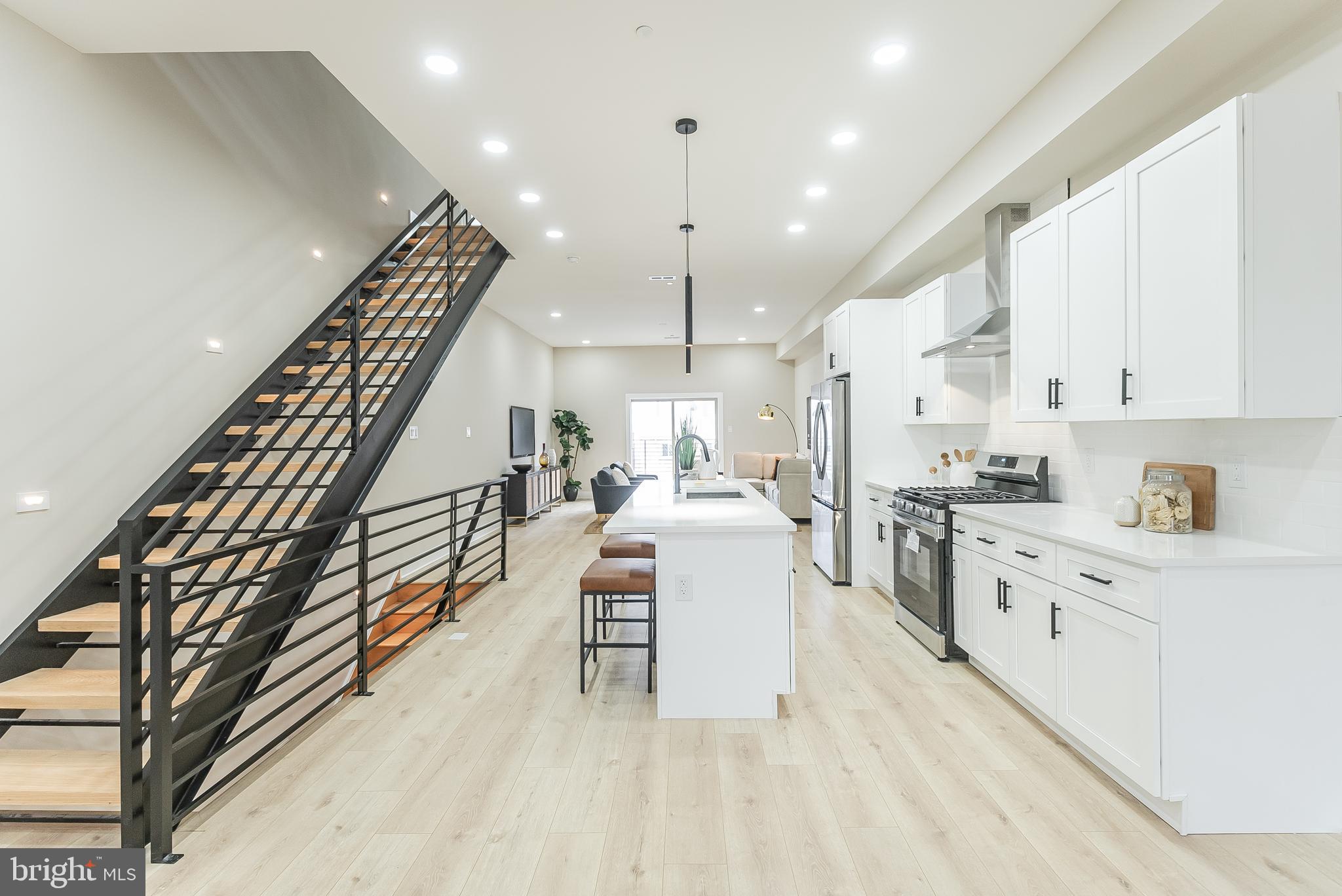 PORT RICHMOND - Residential Lease