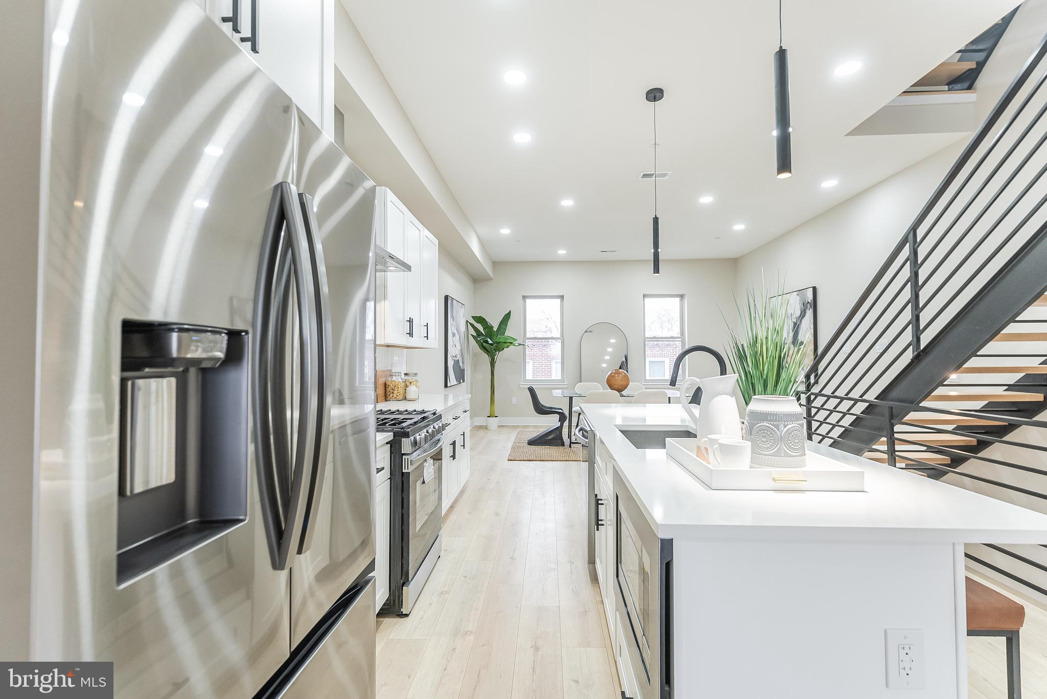 PORT RICHMOND - Residential Lease