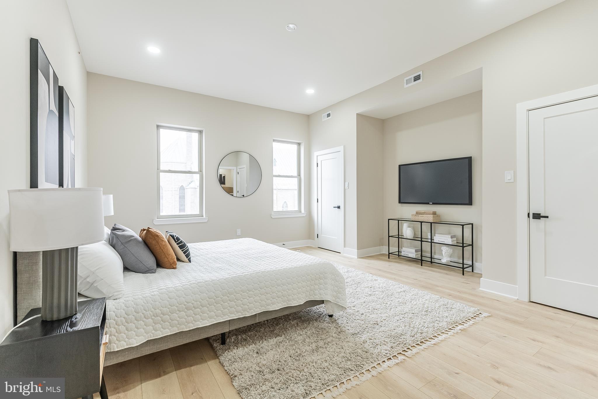 PORT RICHMOND - Residential Lease