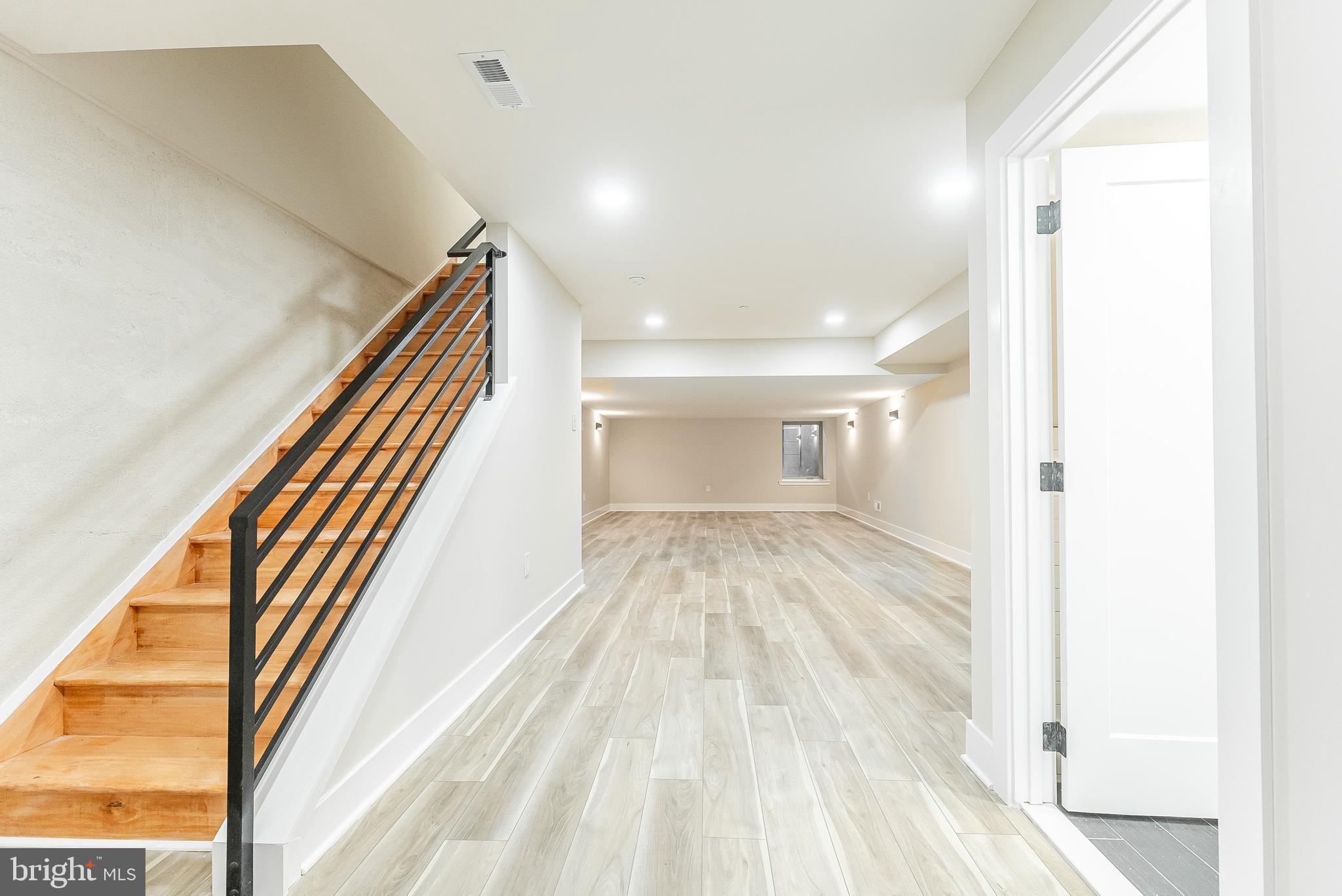 PORT RICHMOND - Residential Lease