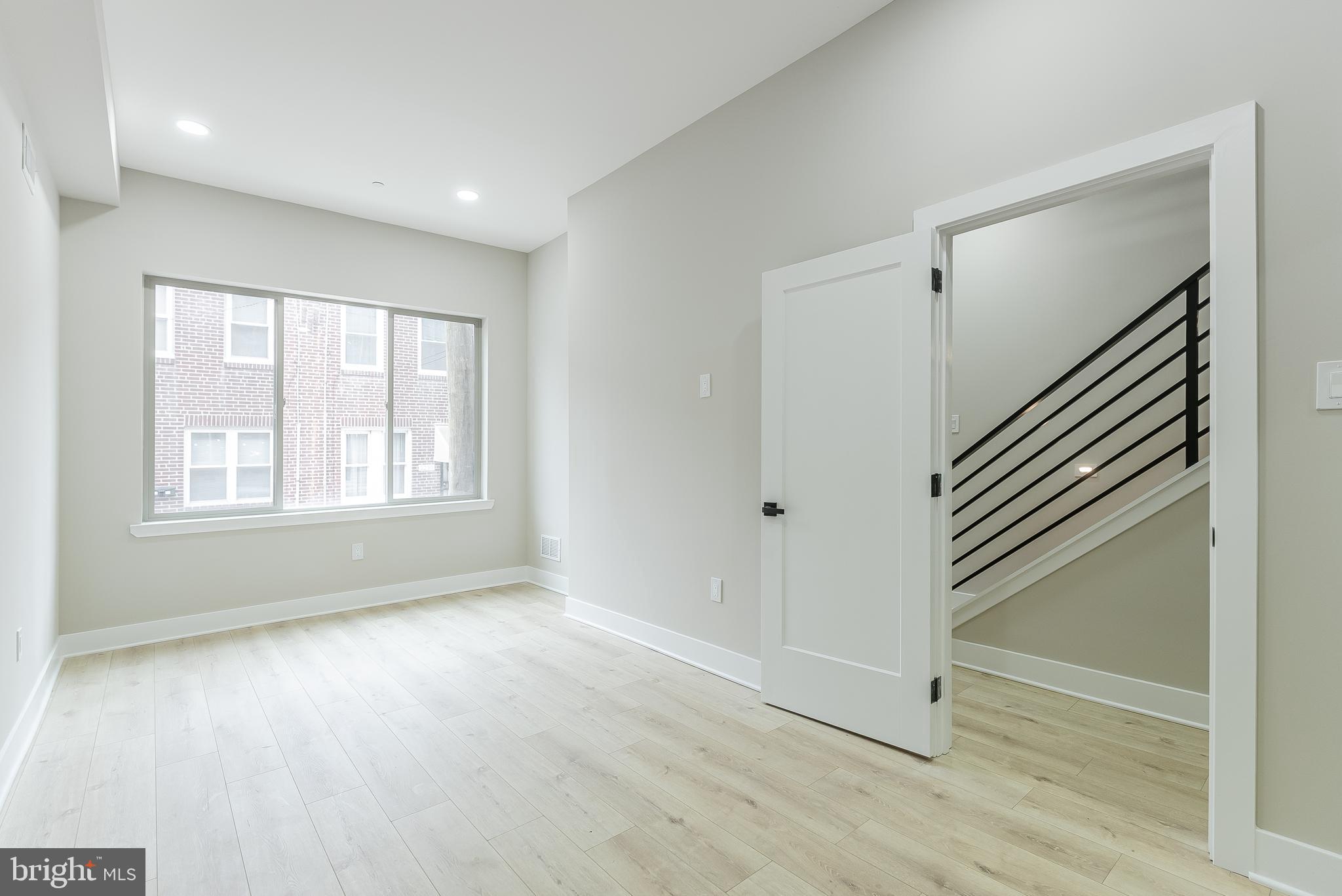 PORT RICHMOND - Residential Lease