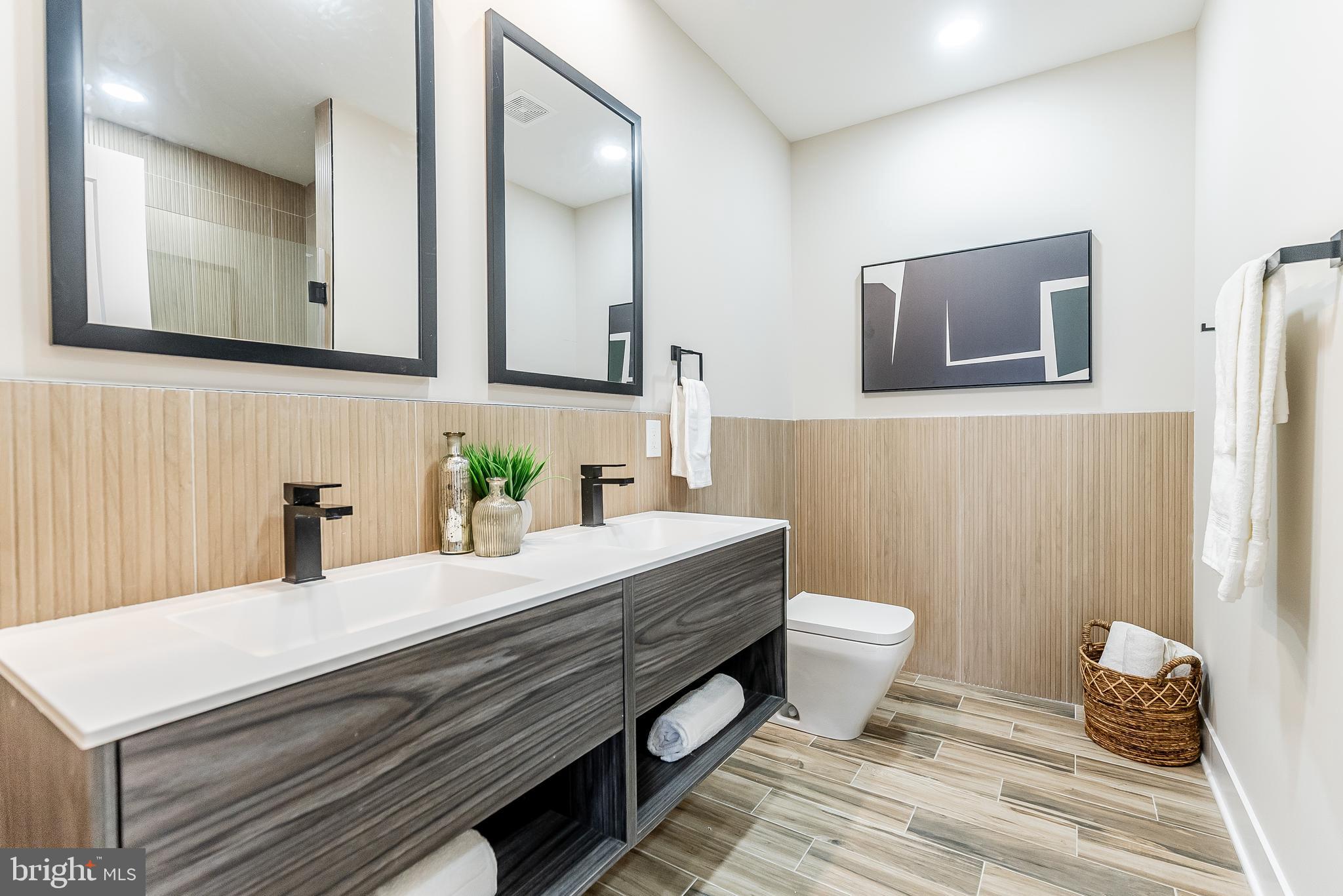 PORT RICHMOND - Residential Lease