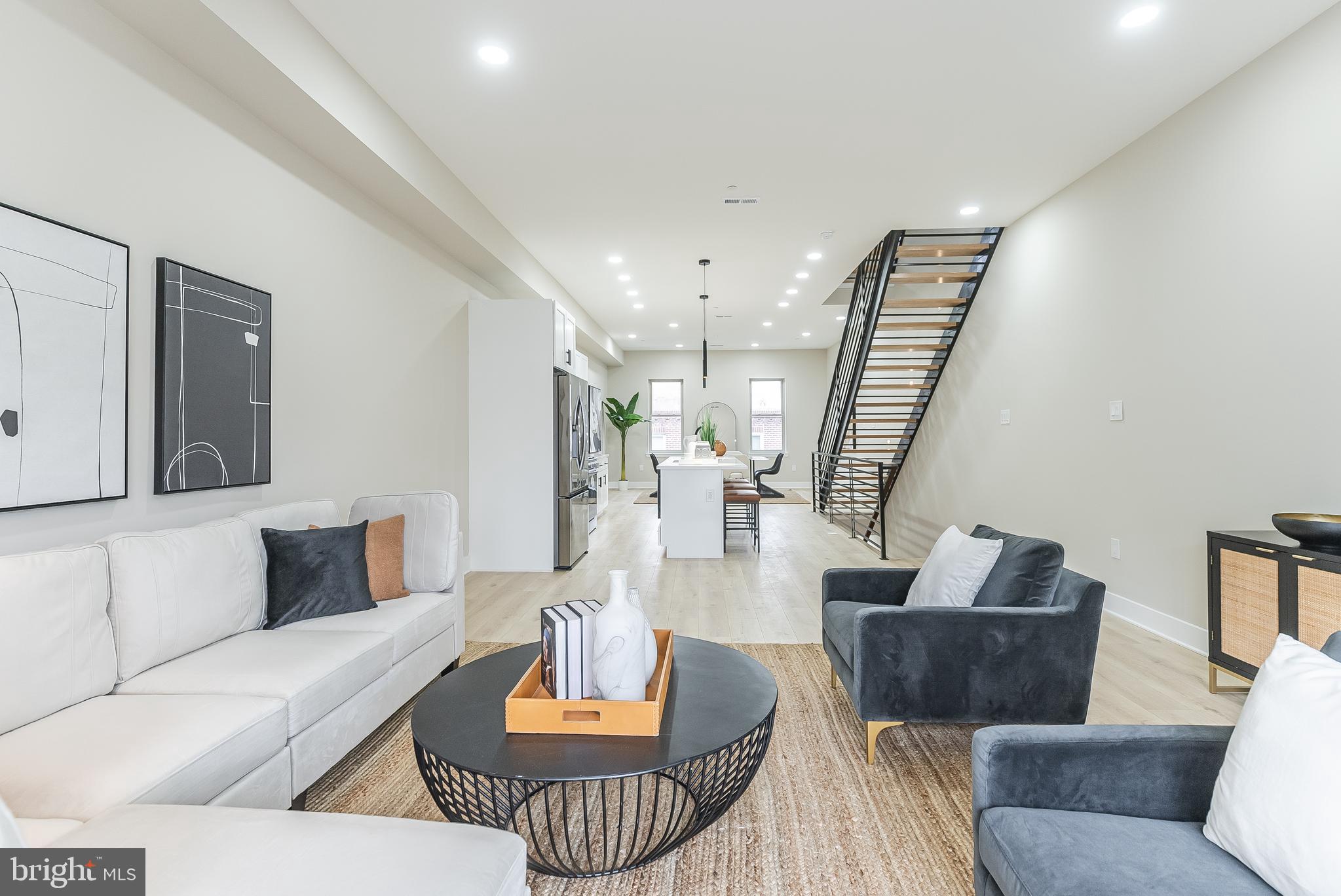 PORT RICHMOND - Residential Lease