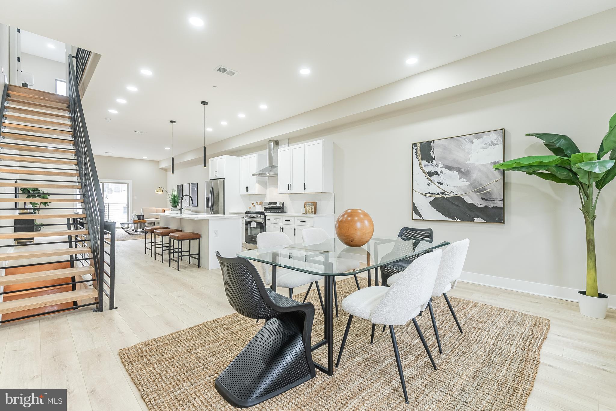 PORT RICHMOND - Residential Lease