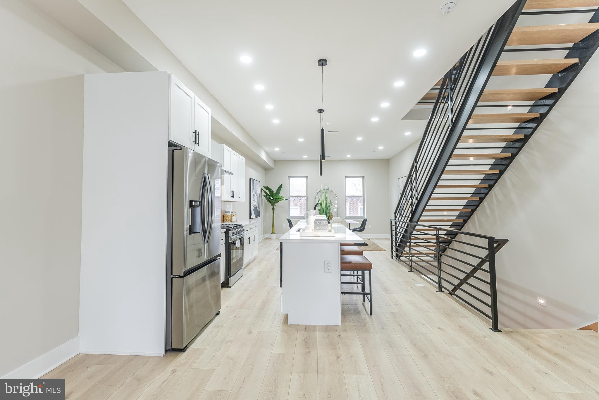 PORT RICHMOND - Residential Lease