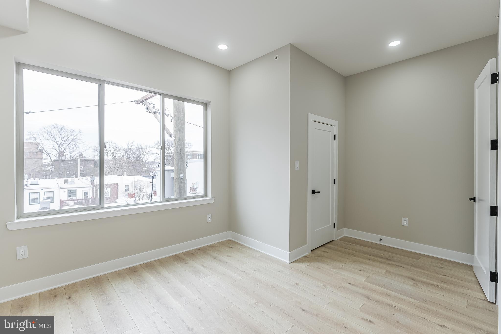 PORT RICHMOND - Residential Lease