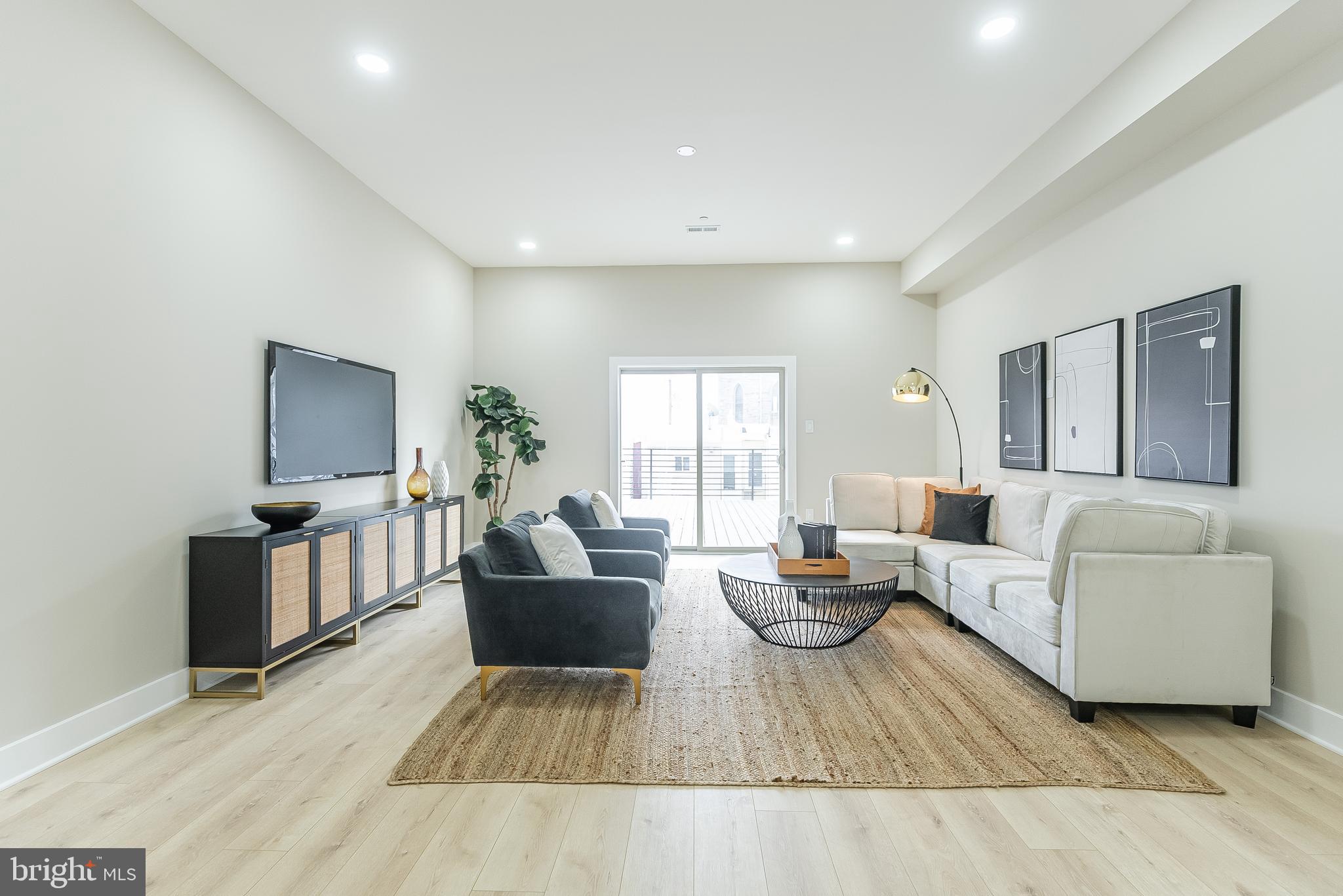 PORT RICHMOND - Residential Lease