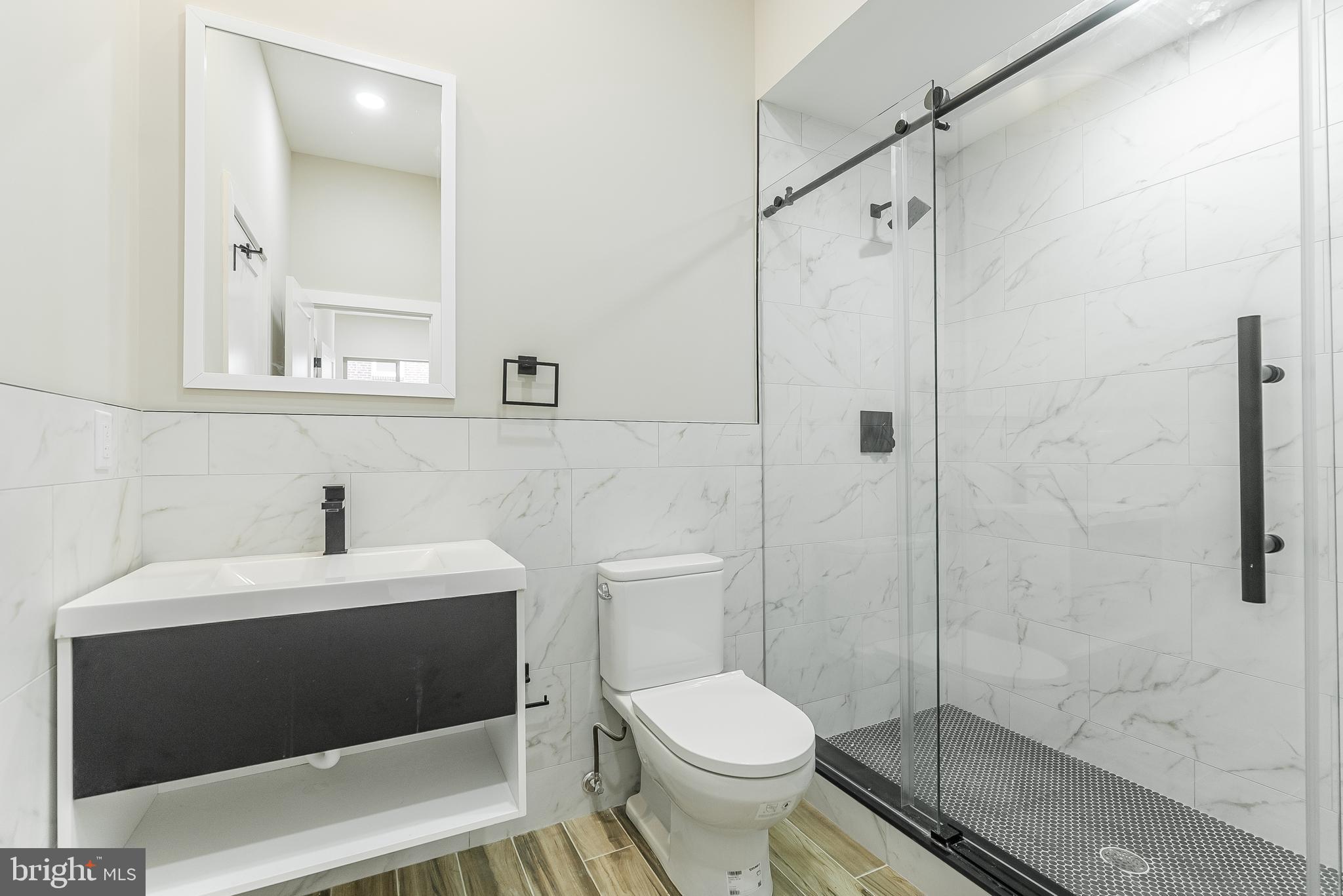 PORT RICHMOND - Residential Lease