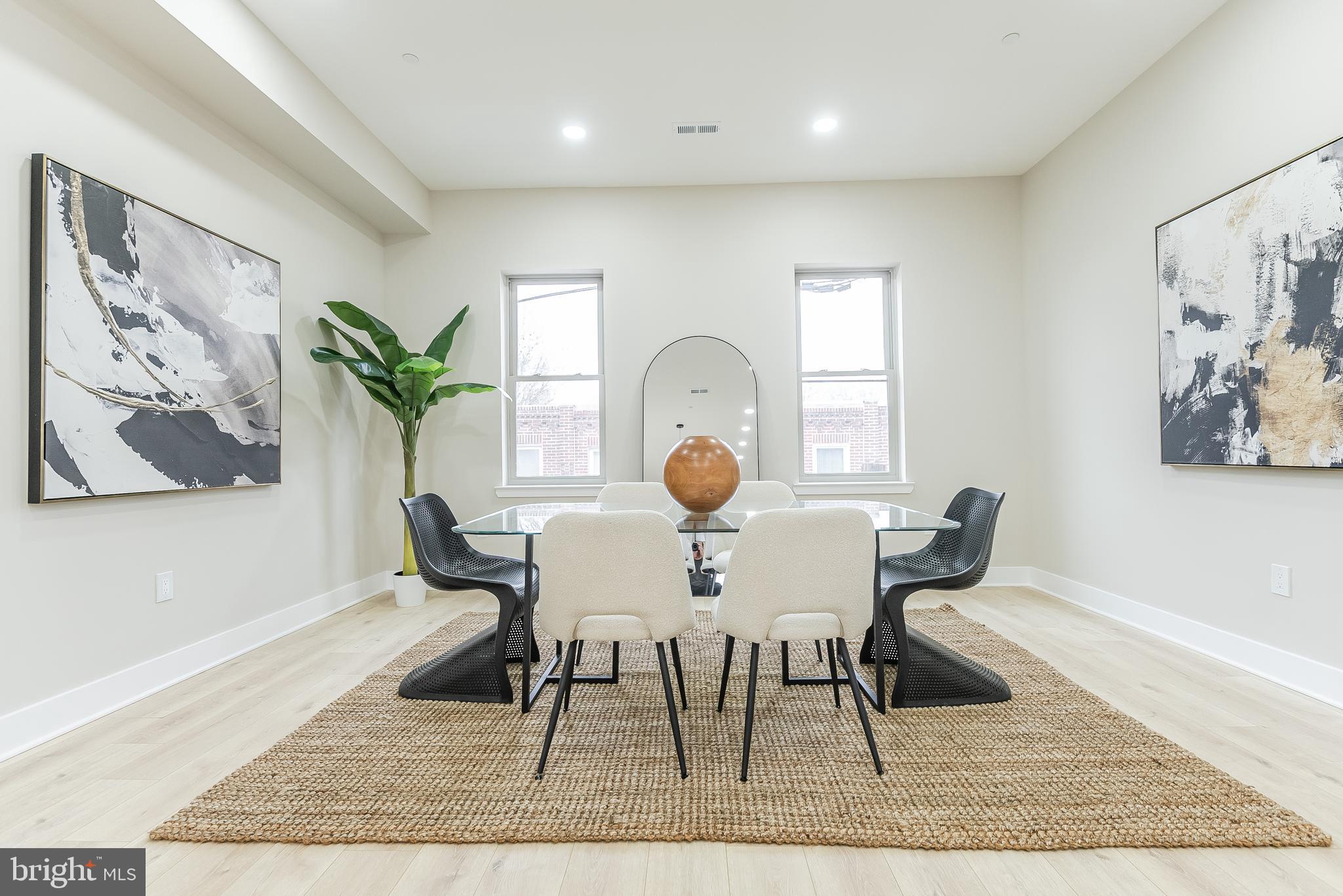 PORT RICHMOND - Residential Lease