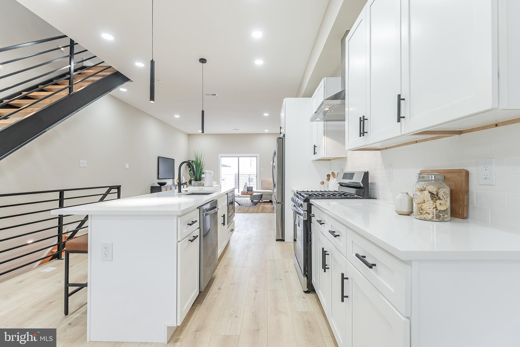 PORT RICHMOND - Residential Lease