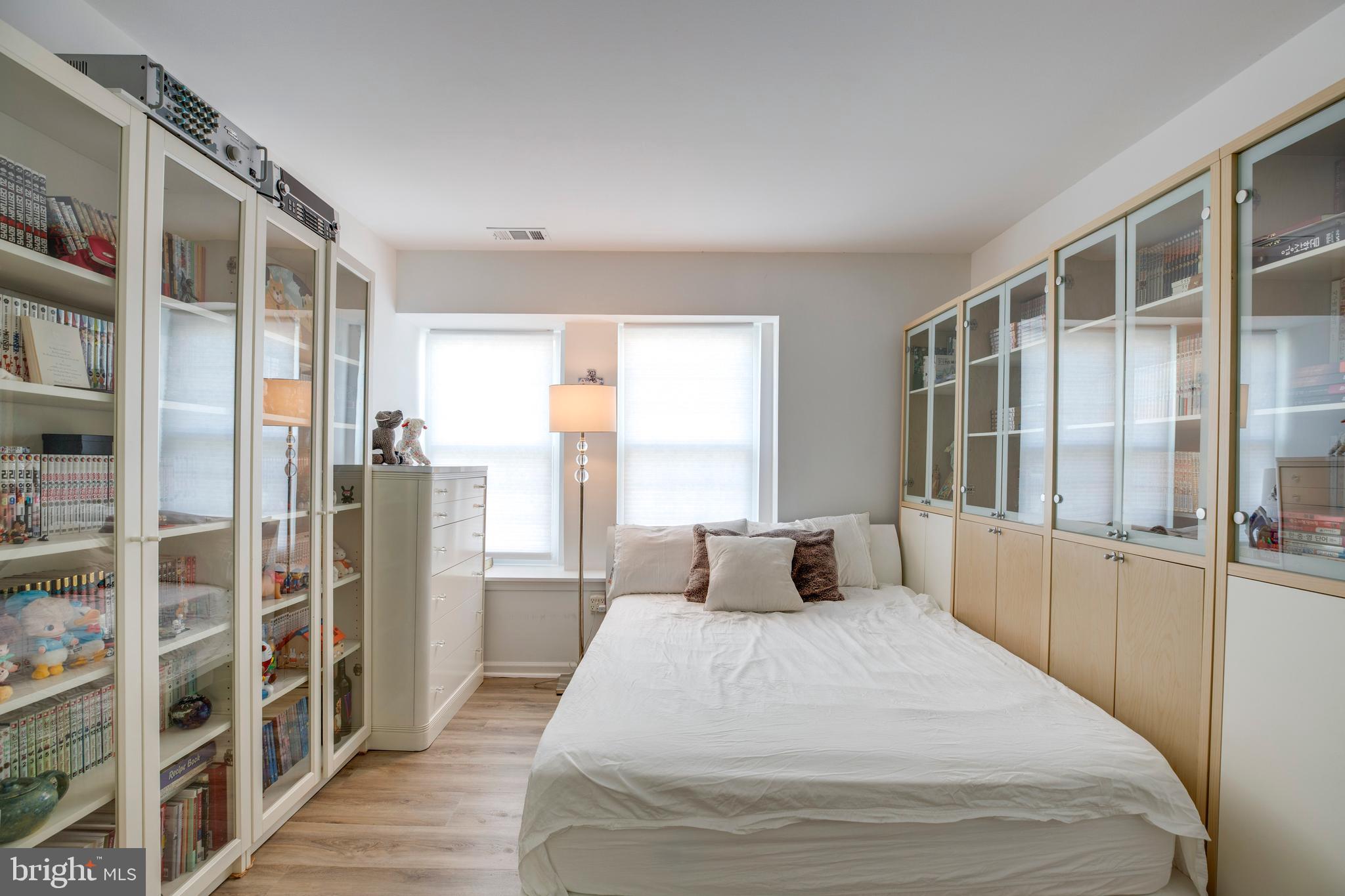 WATERS EDGE - Residential