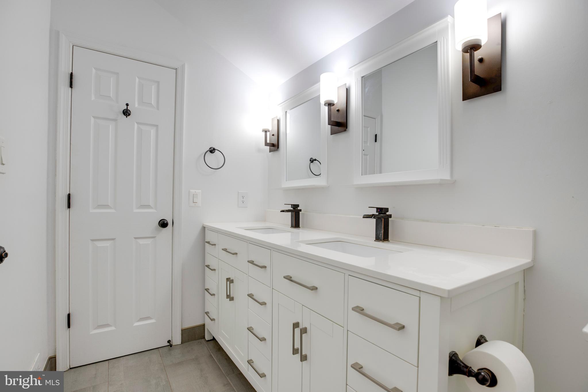 WATERS EDGE - Residential