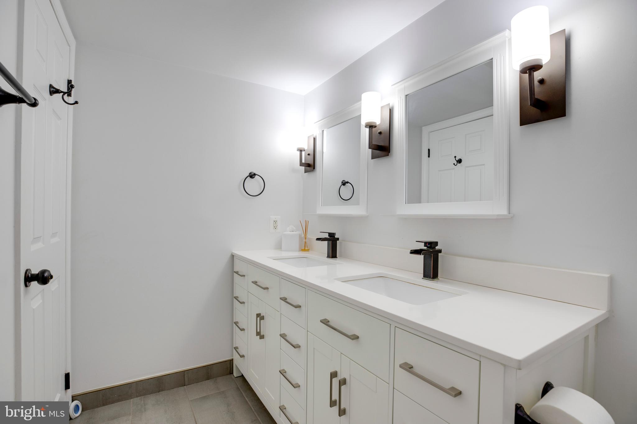 WATERS EDGE - Residential