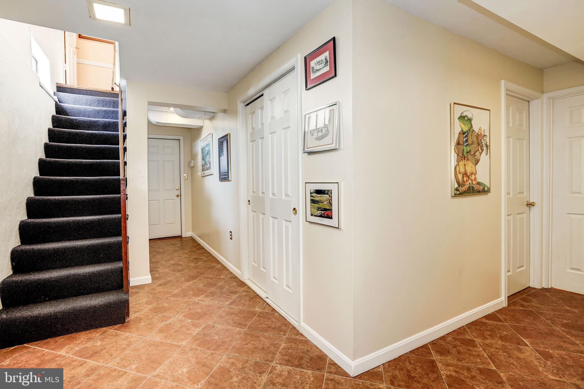 COUNTRY CLUB HILLS - Residential