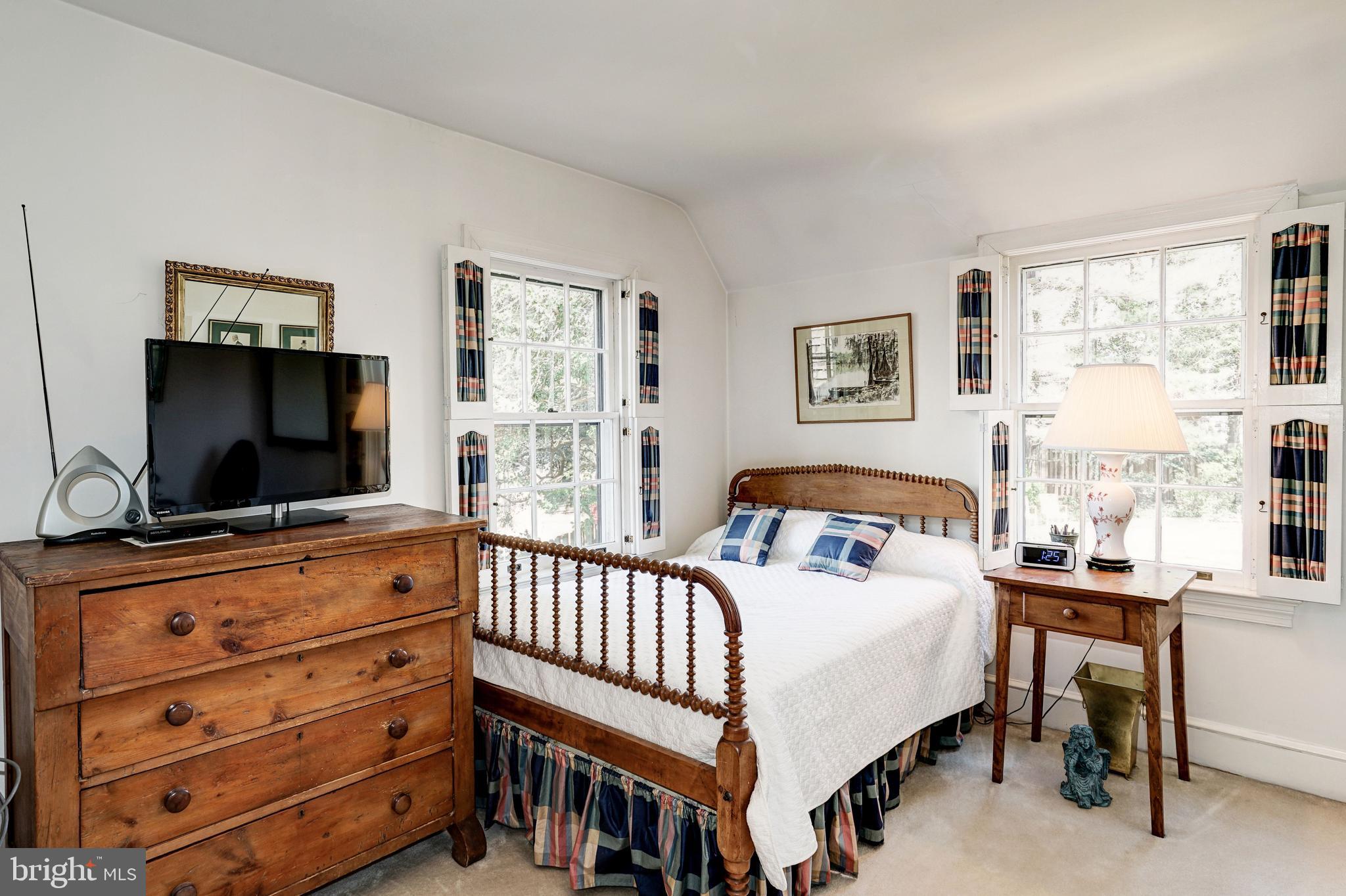 COUNTRY CLUB HILLS - Residential