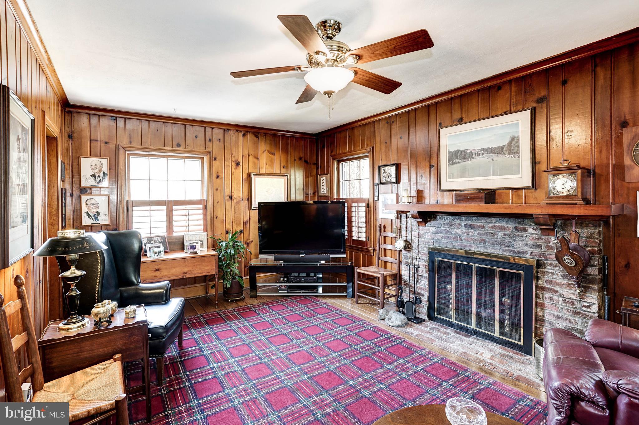 COUNTRY CLUB HILLS - Residential