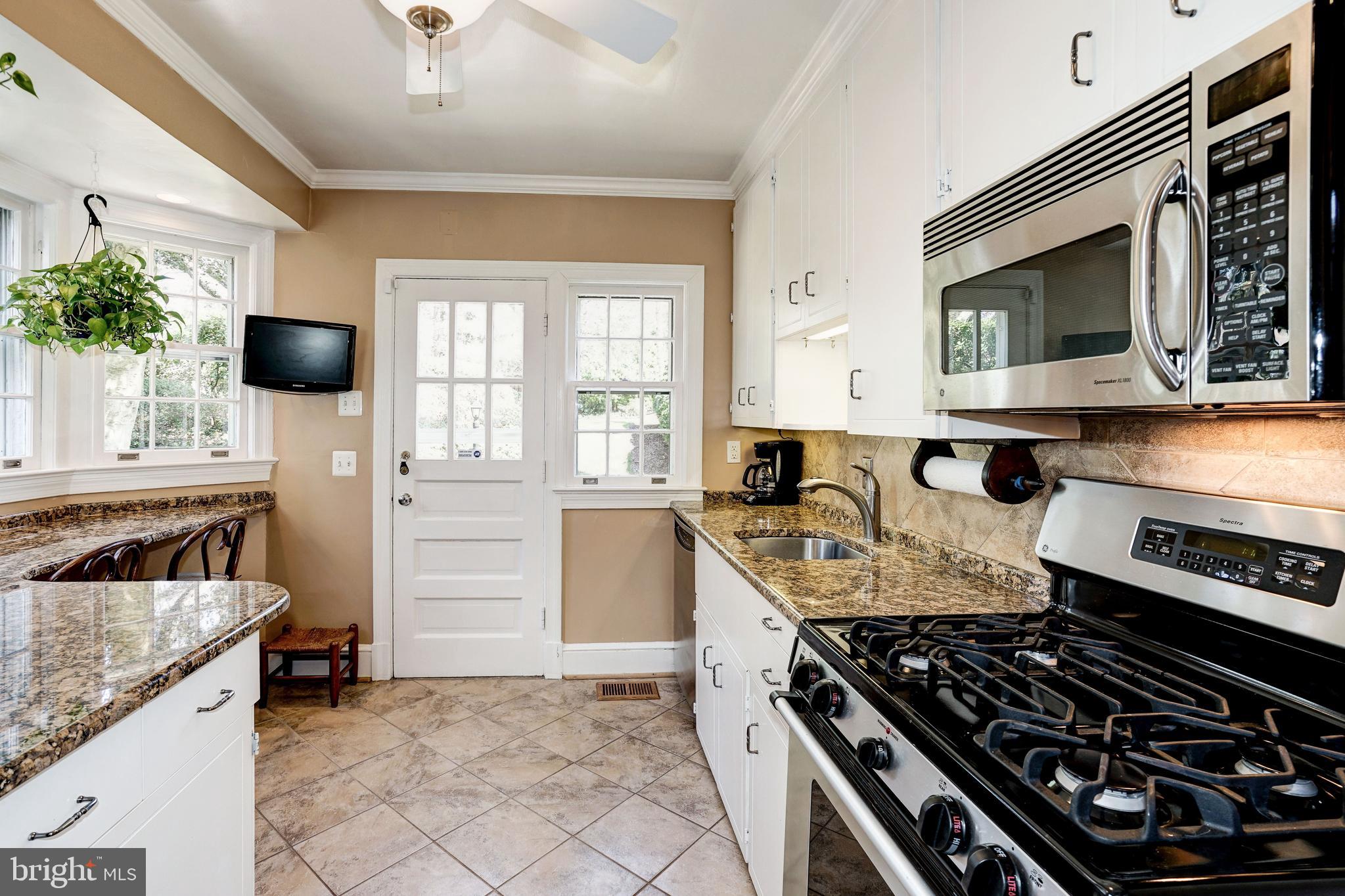 COUNTRY CLUB HILLS - Residential