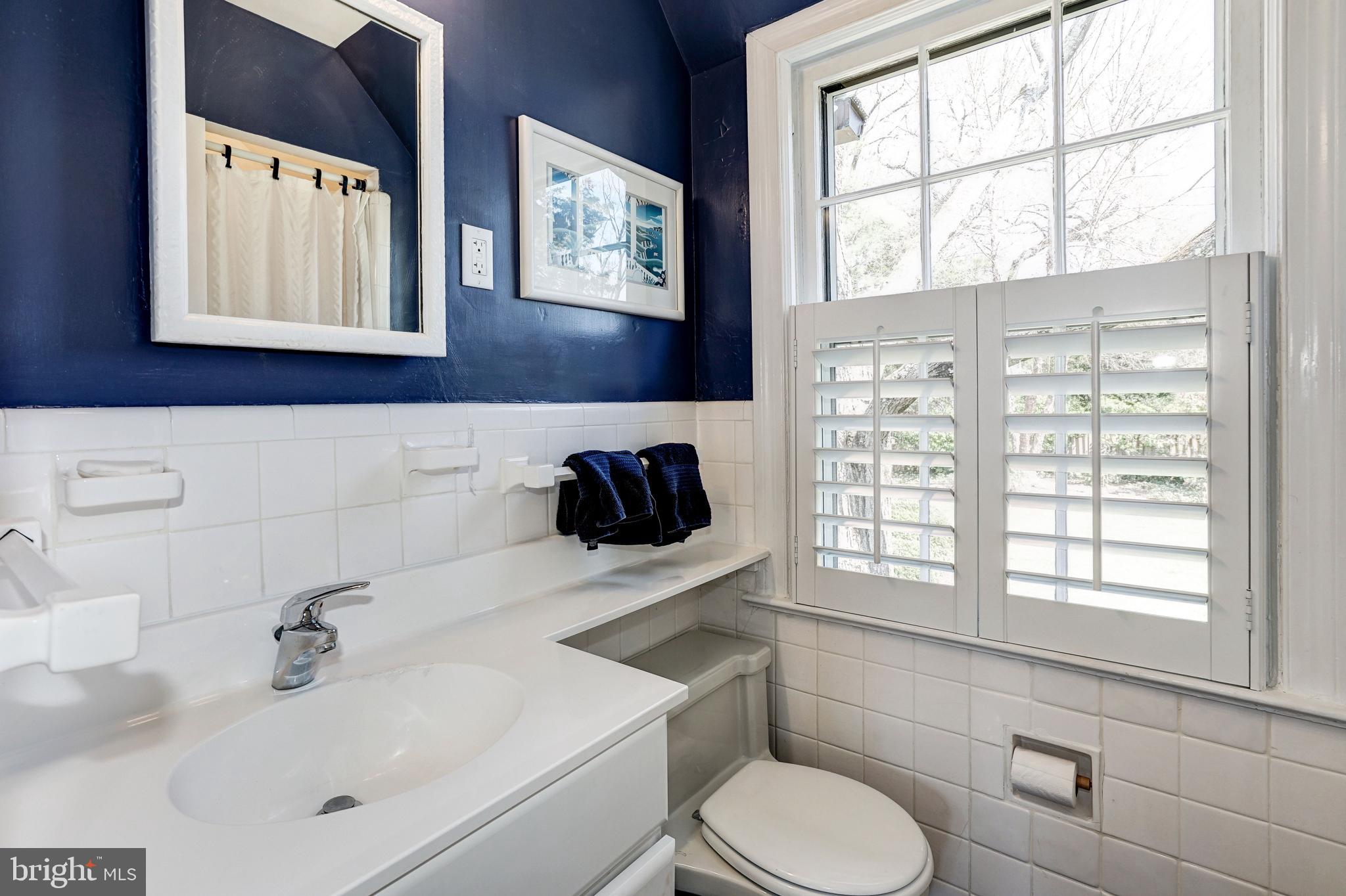 COUNTRY CLUB HILLS - Residential