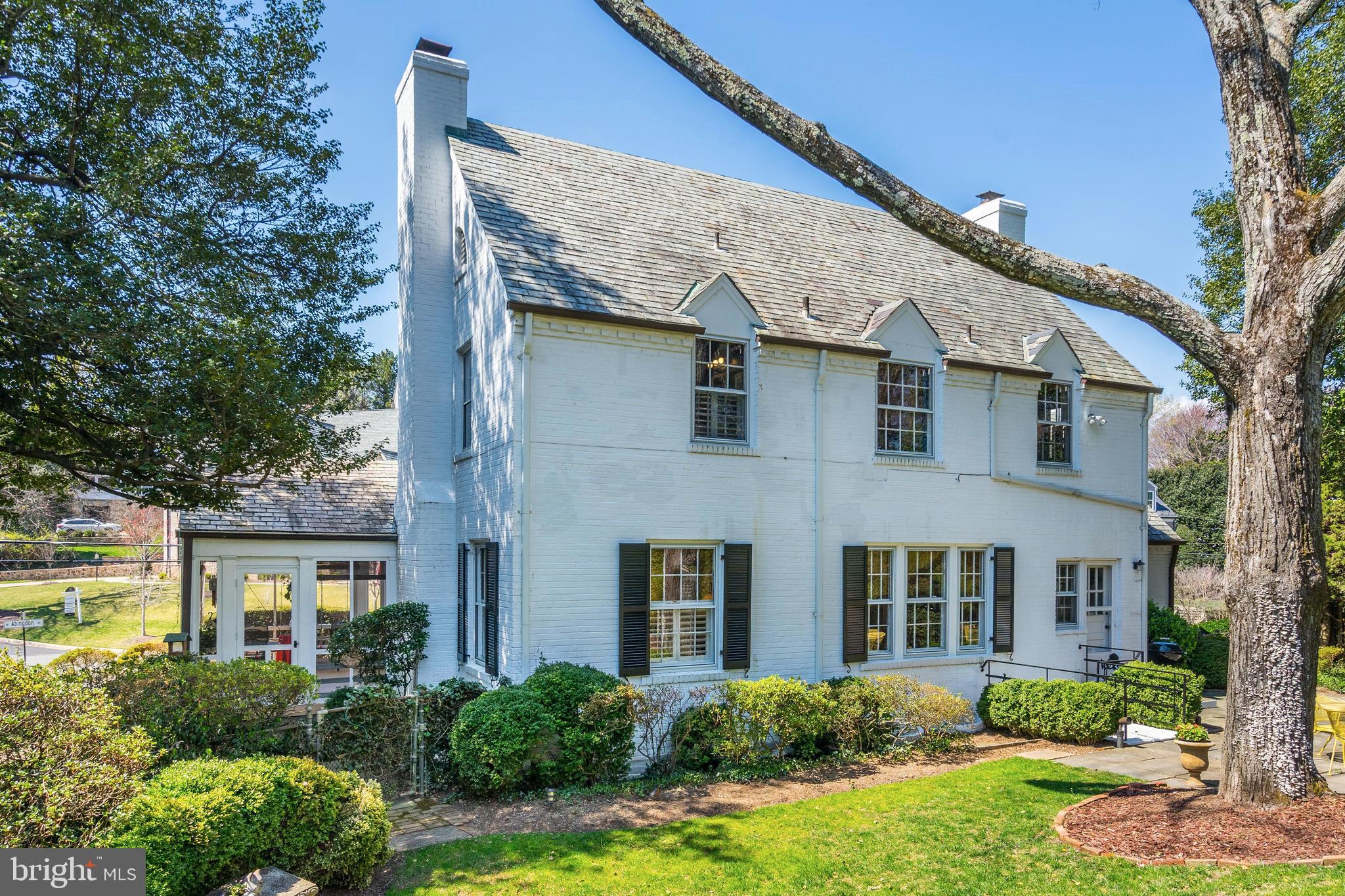 COUNTRY CLUB HILLS - Residential