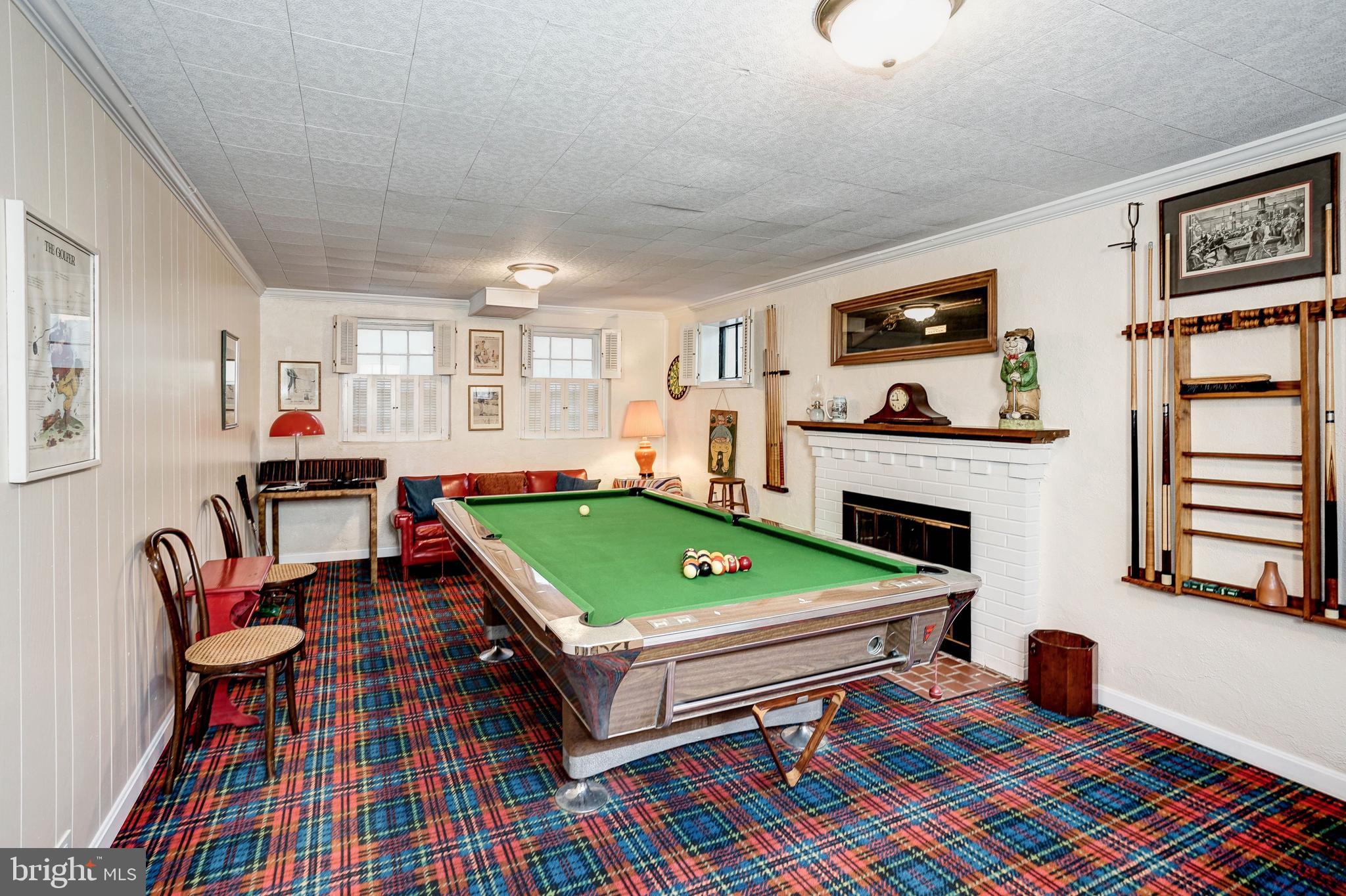 COUNTRY CLUB HILLS - Residential