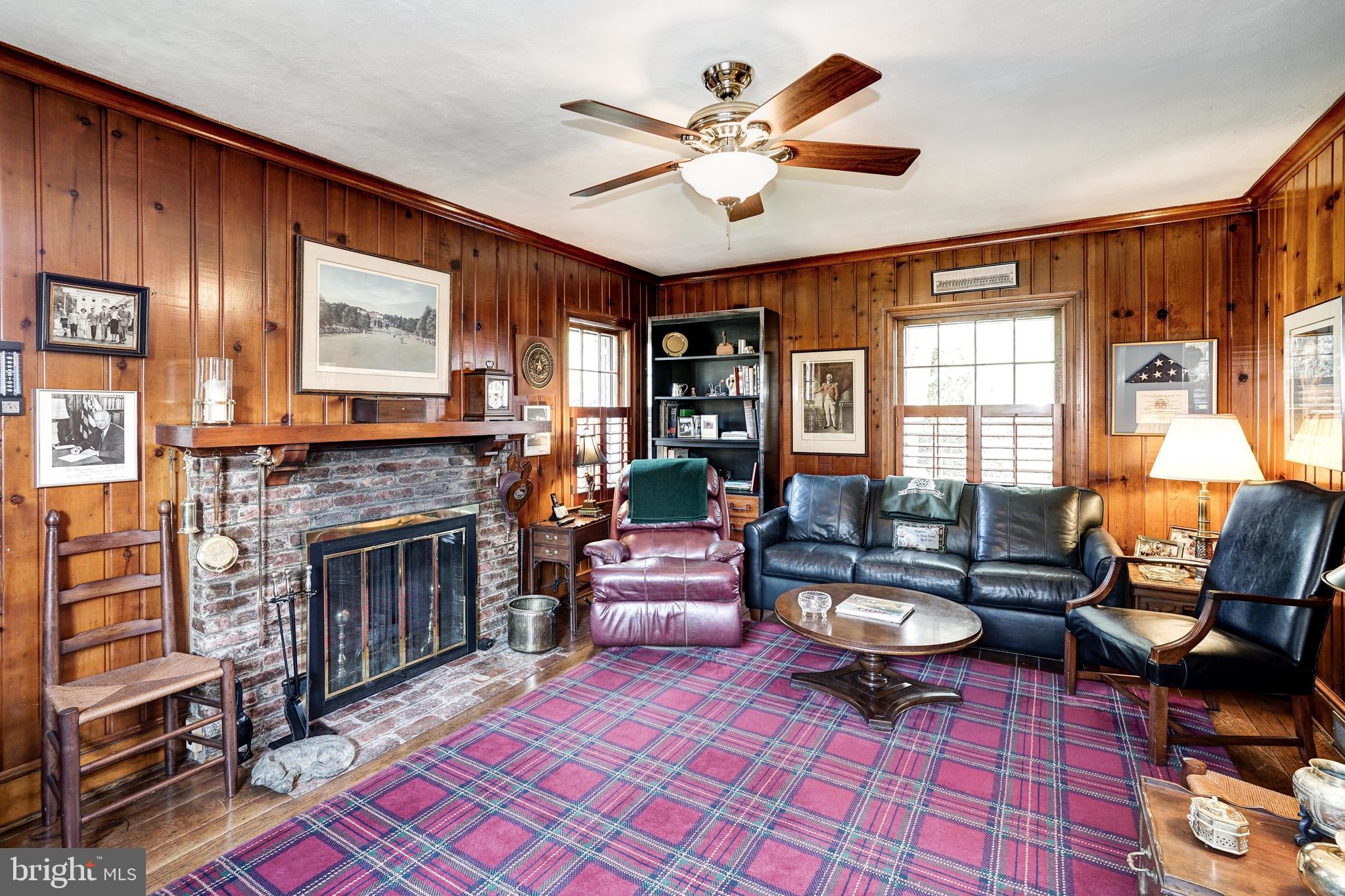 COUNTRY CLUB HILLS - Residential