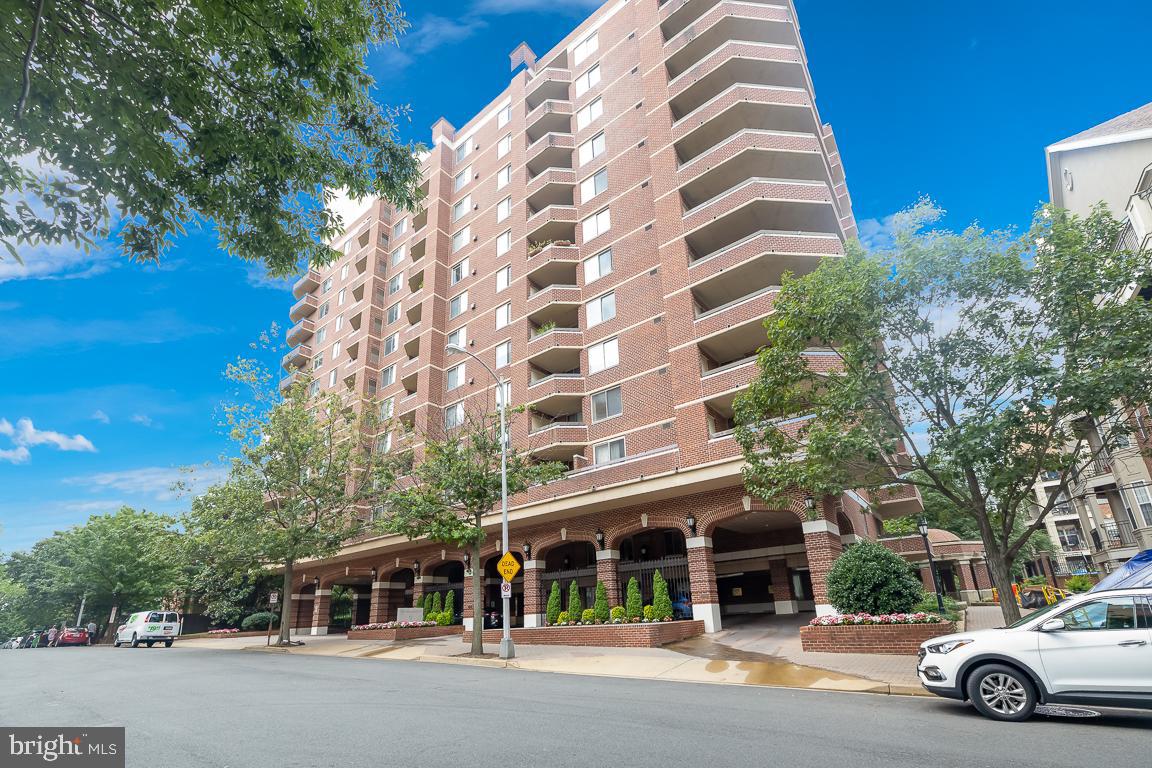 THE WILLIAMSBURG - Residential Lease