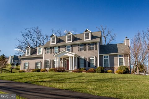 Photo of 4 Ashton Court, FLEMINGTON, NJ 08822 (MLS # NJHT2004690)