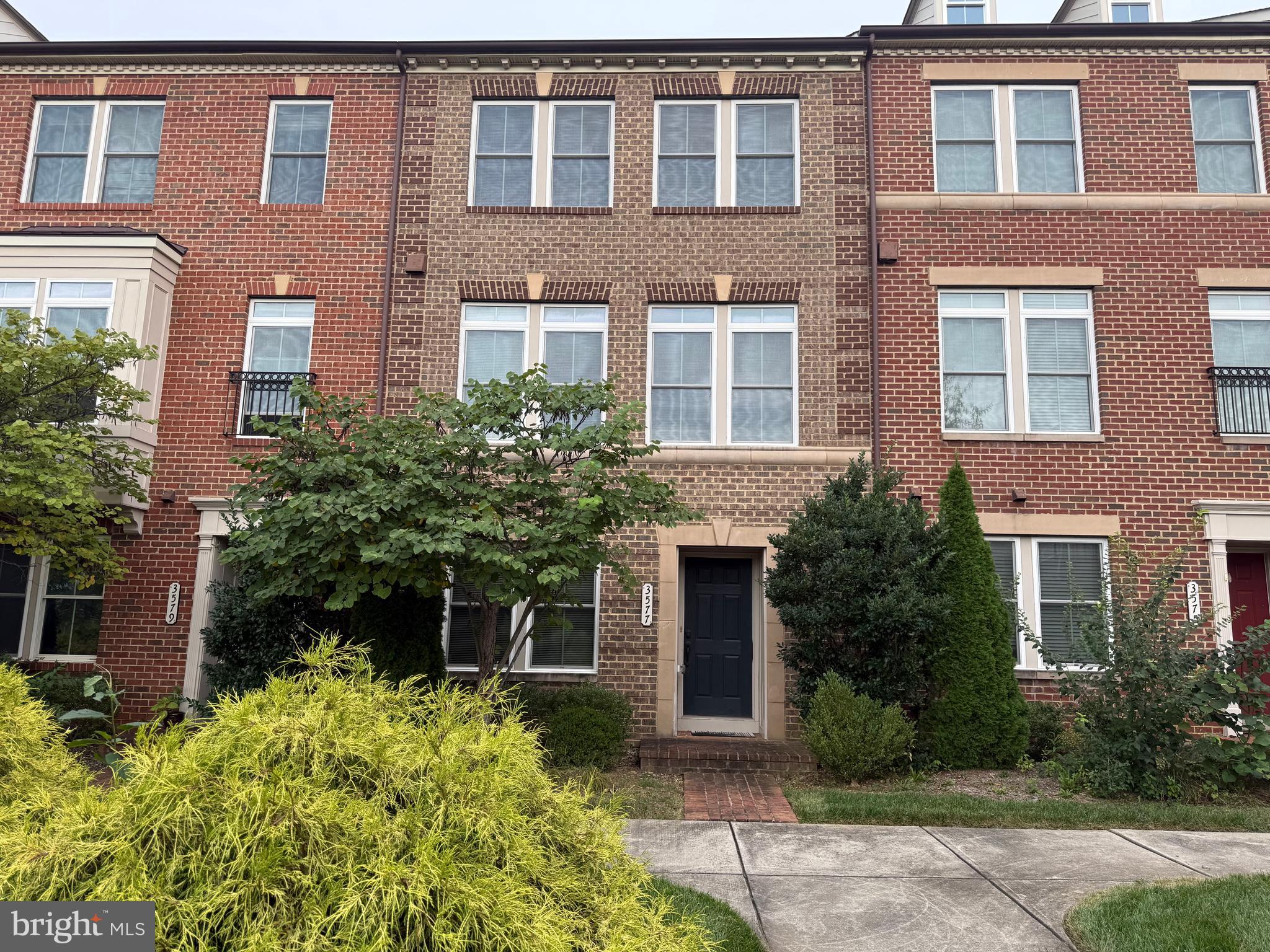 Front brick townhouse for rent with 3 BR, 2 Full bath. 2 half bath, 2 car garages.  2200 SF living area.  Excellent condition.  New washer and dryer,   new windows  blind,   new  smoke and carbon monoxide  detector .  office room on 1st floor.
Hardwood floor on 1st and second floors. SS appl in kitchen with bid island.  Granite  kitchen countertops. living room w/ corner FP.  Master bedroom with 2 walking  in closets.  back to play trees.  Great Urbana High school. 2 swimming pools, tennis courts & basketball court in Community. Walking to shopping center,  library, restaurant, Banks.  Closing to Rd 355. Rd 80 and I-170.  call first LA and go.