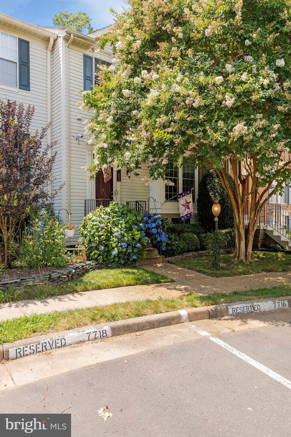 7716 EFFINGHAM SQUARE