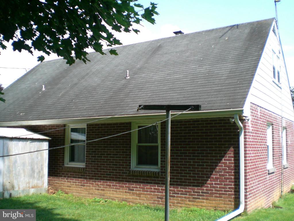 QUAKER HILLS - Residential
