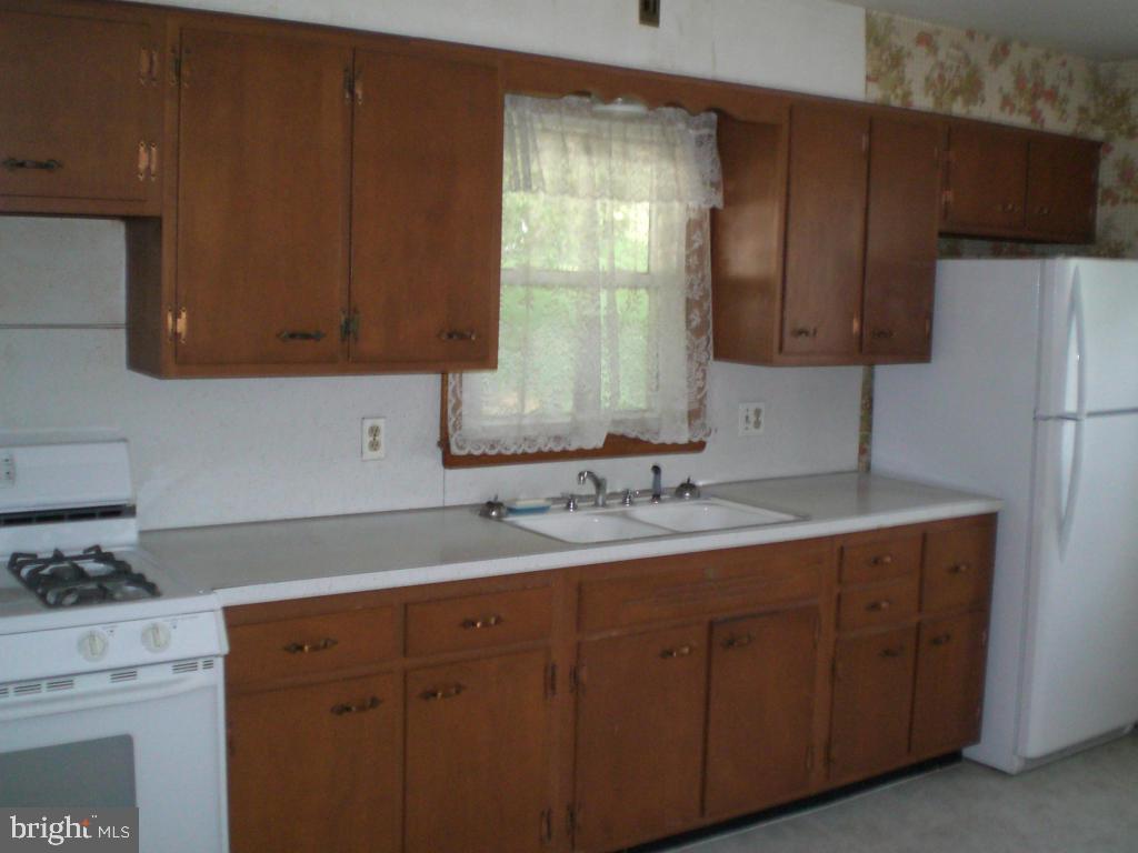 QUAKER HILLS - Residential