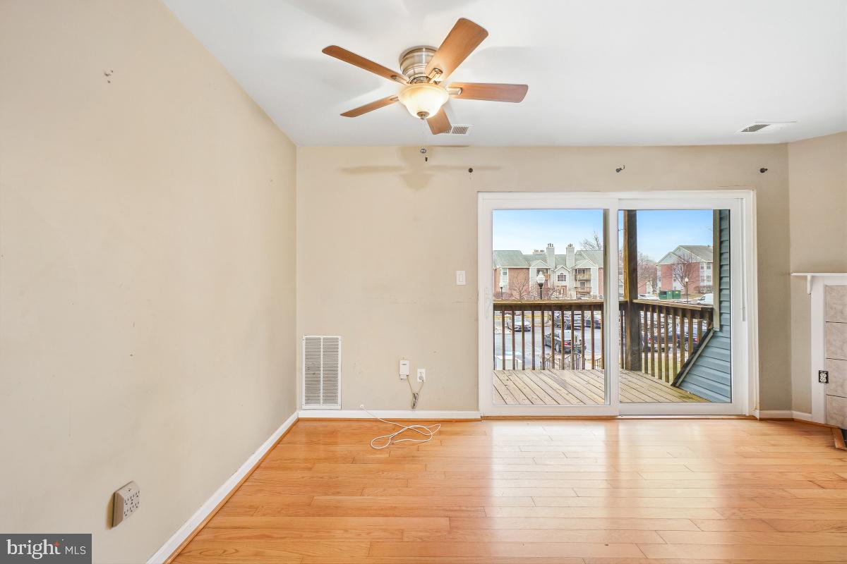 CROMWELL FOUNTAIN - Residential