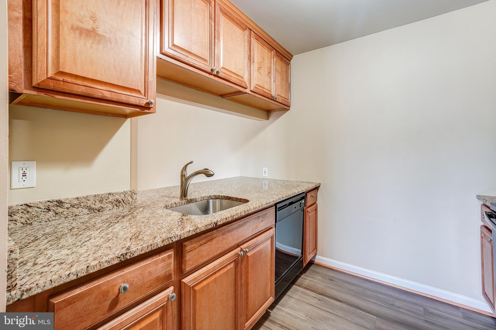 CROMWELL FOUNTAIN - Residential