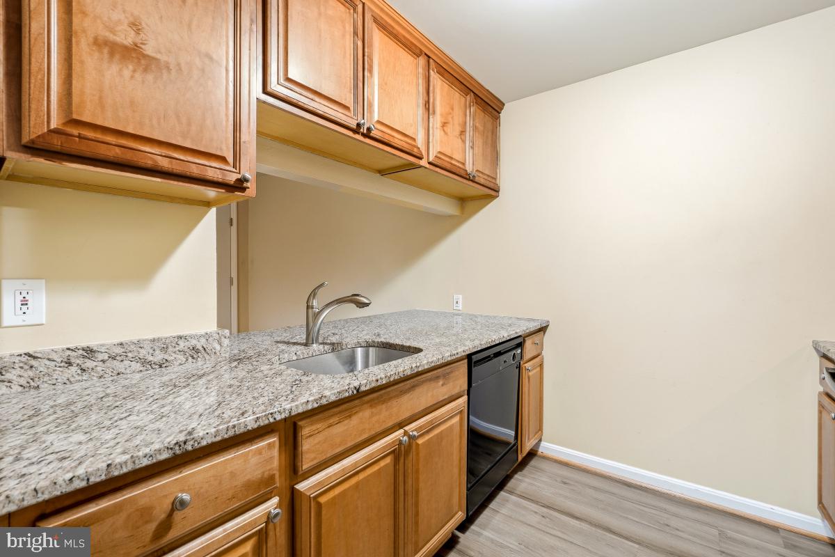 CROMWELL FOUNTAIN - Residential