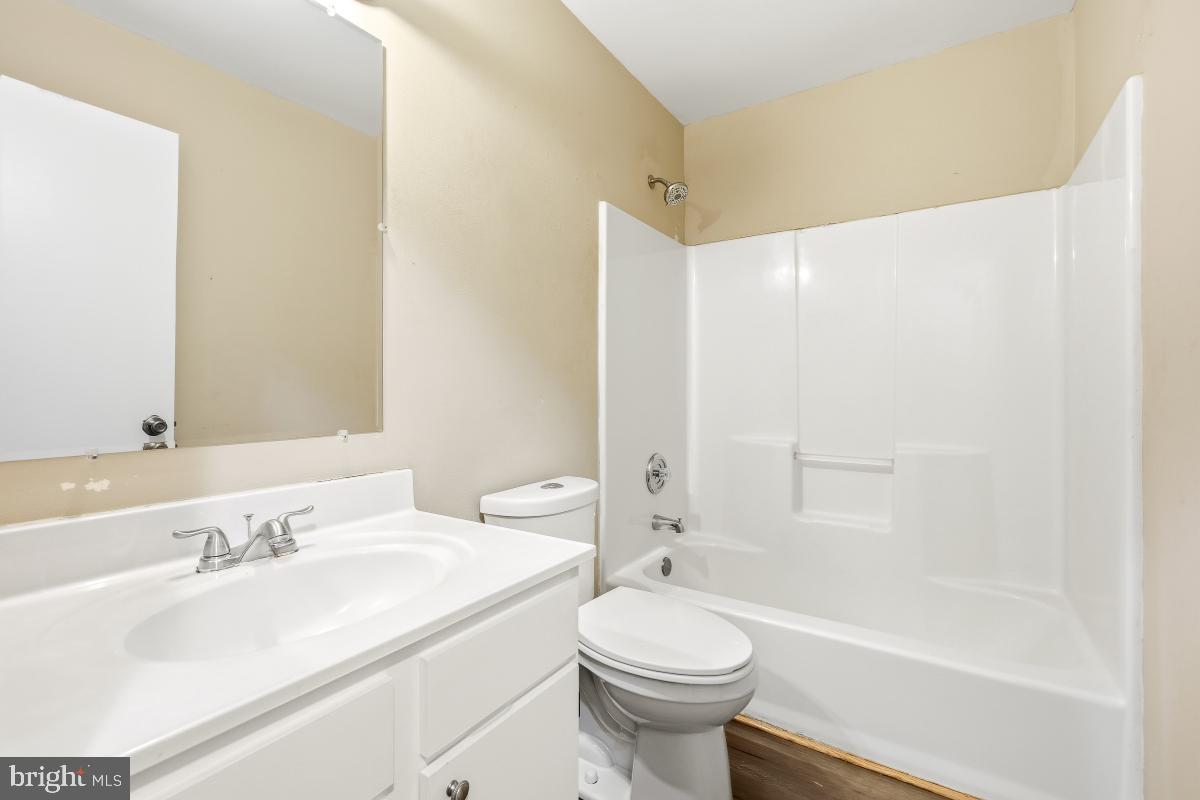 CROMWELL FOUNTAIN - Residential