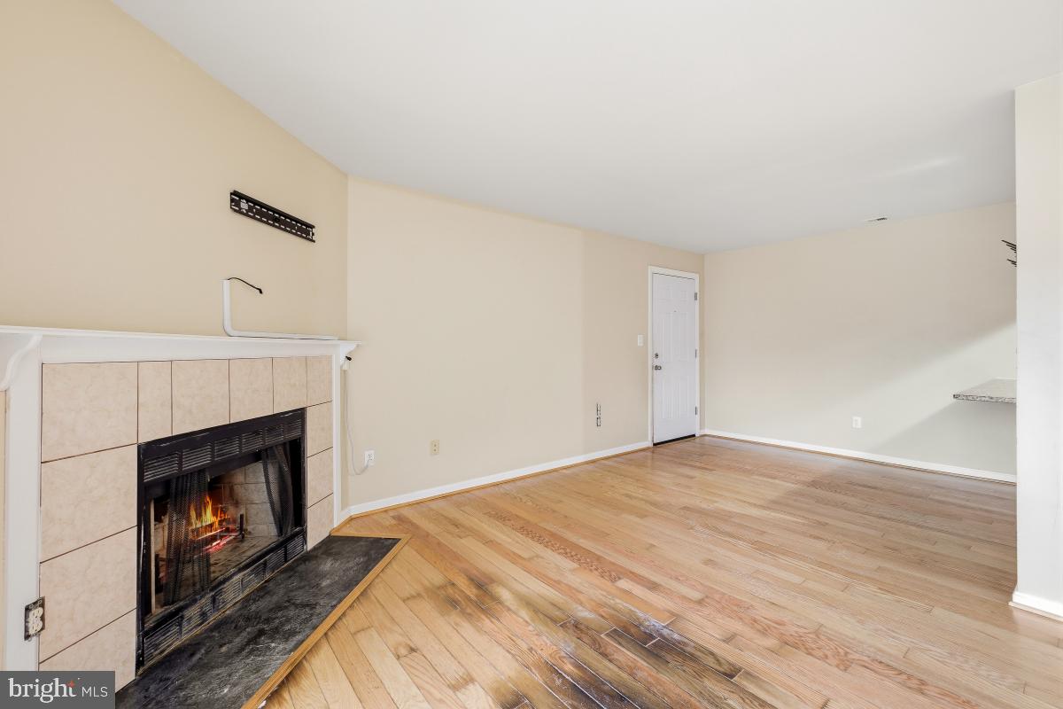 CROMWELL FOUNTAIN - Residential