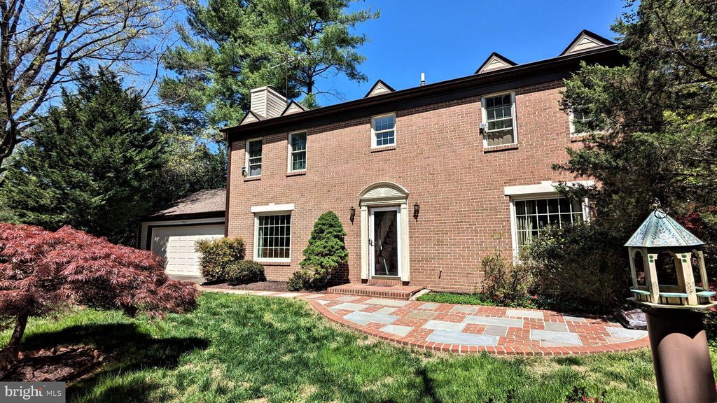 Photo of 1835 Batten Hollow Road, VIENNA, VA 22182 (MLS # VAFX2310434)