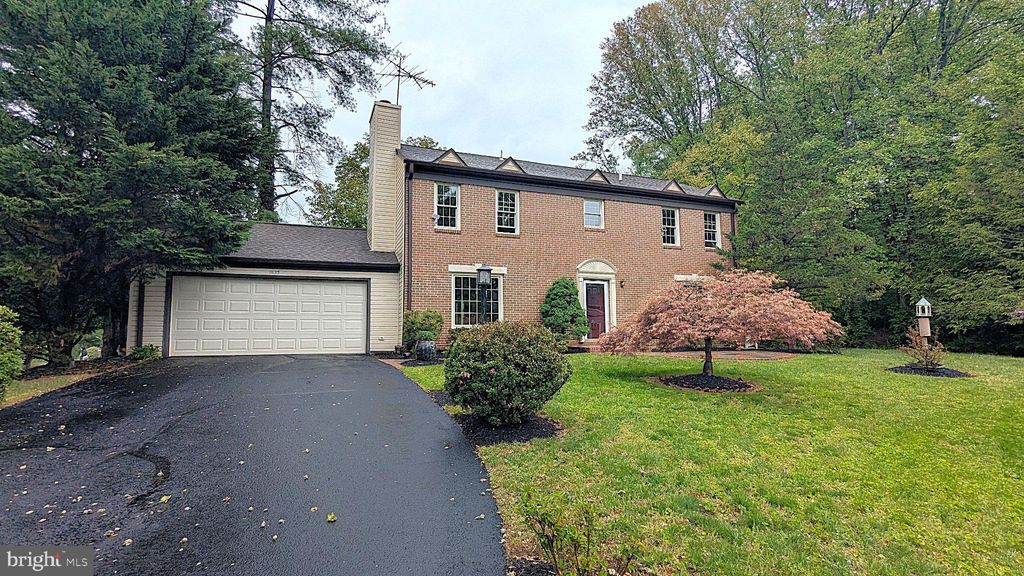 Photo of 1835 Batten Hollow Road, VIENNA, VA 22182 (MLS # VAFX2310434)