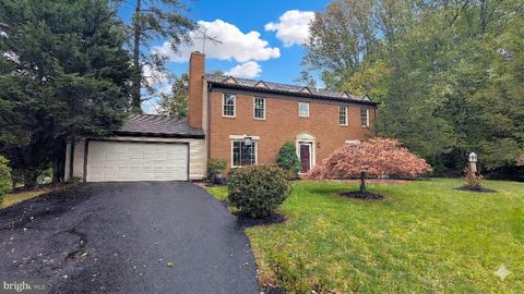 Photo of 1835 Batten Hollow Road, VIENNA, VA 22182 (MLS # VAFX2310434)