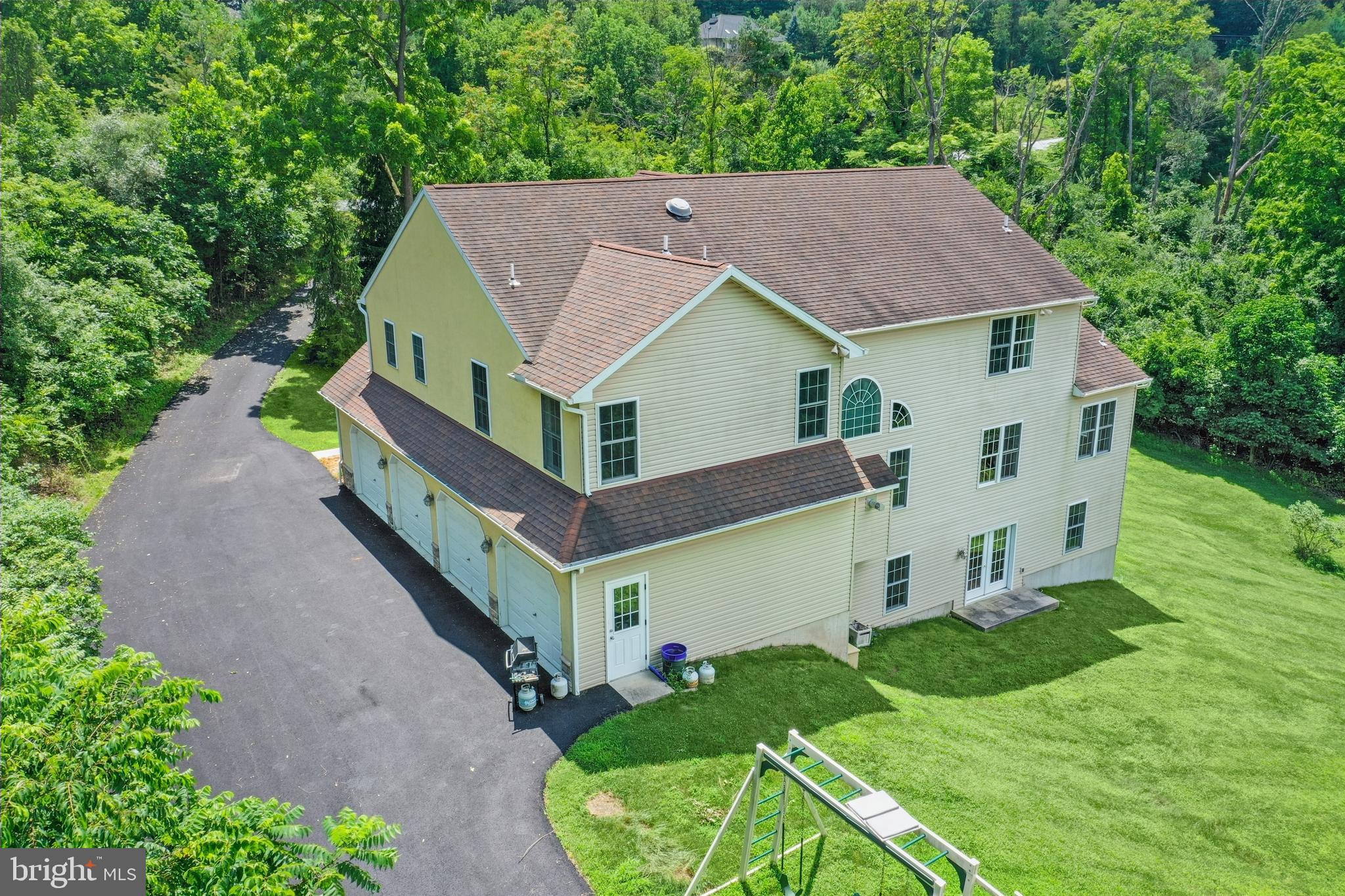 2 FOREST ROAD