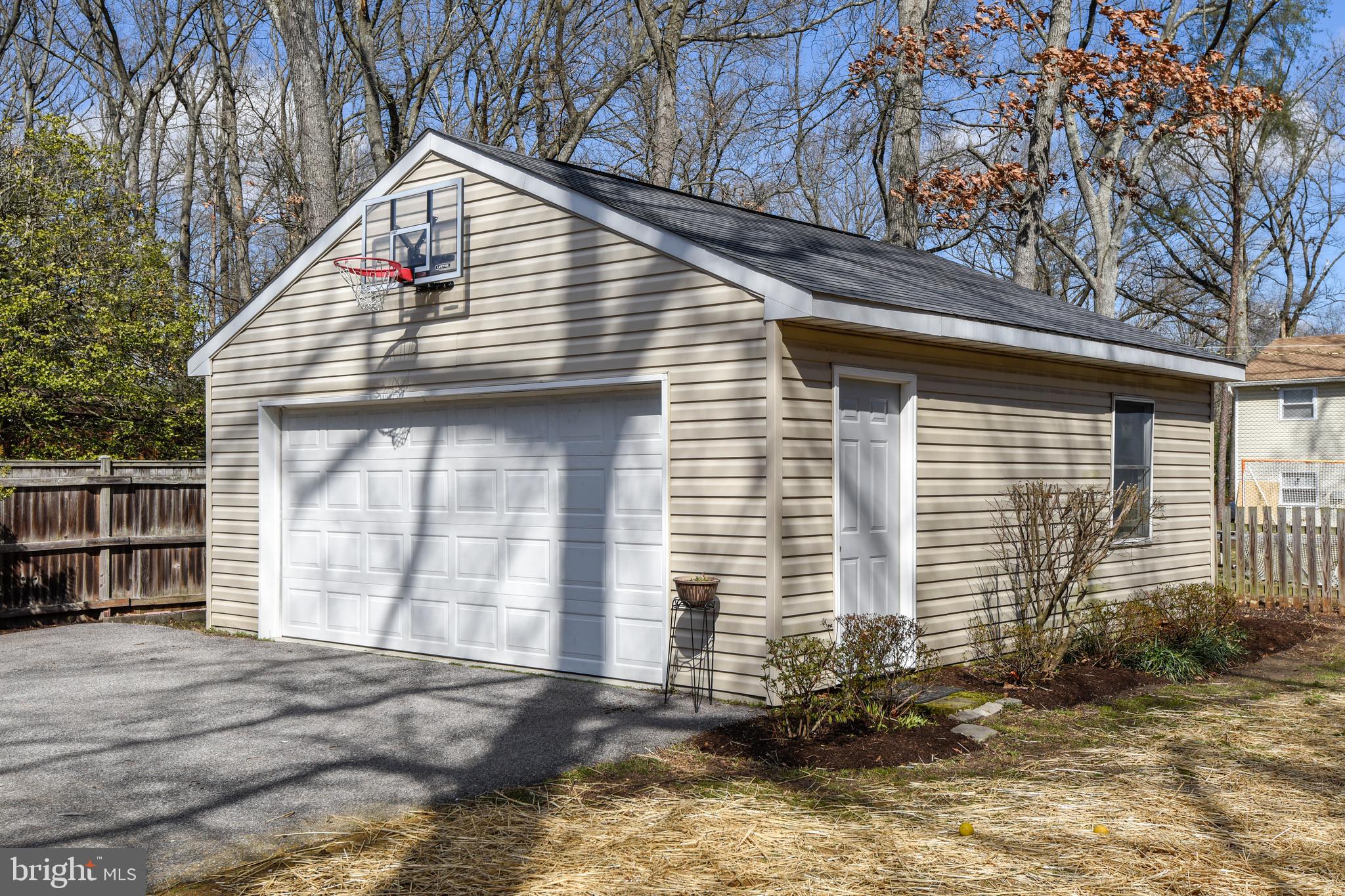 BEN OAKS ON SEVERN - Residential