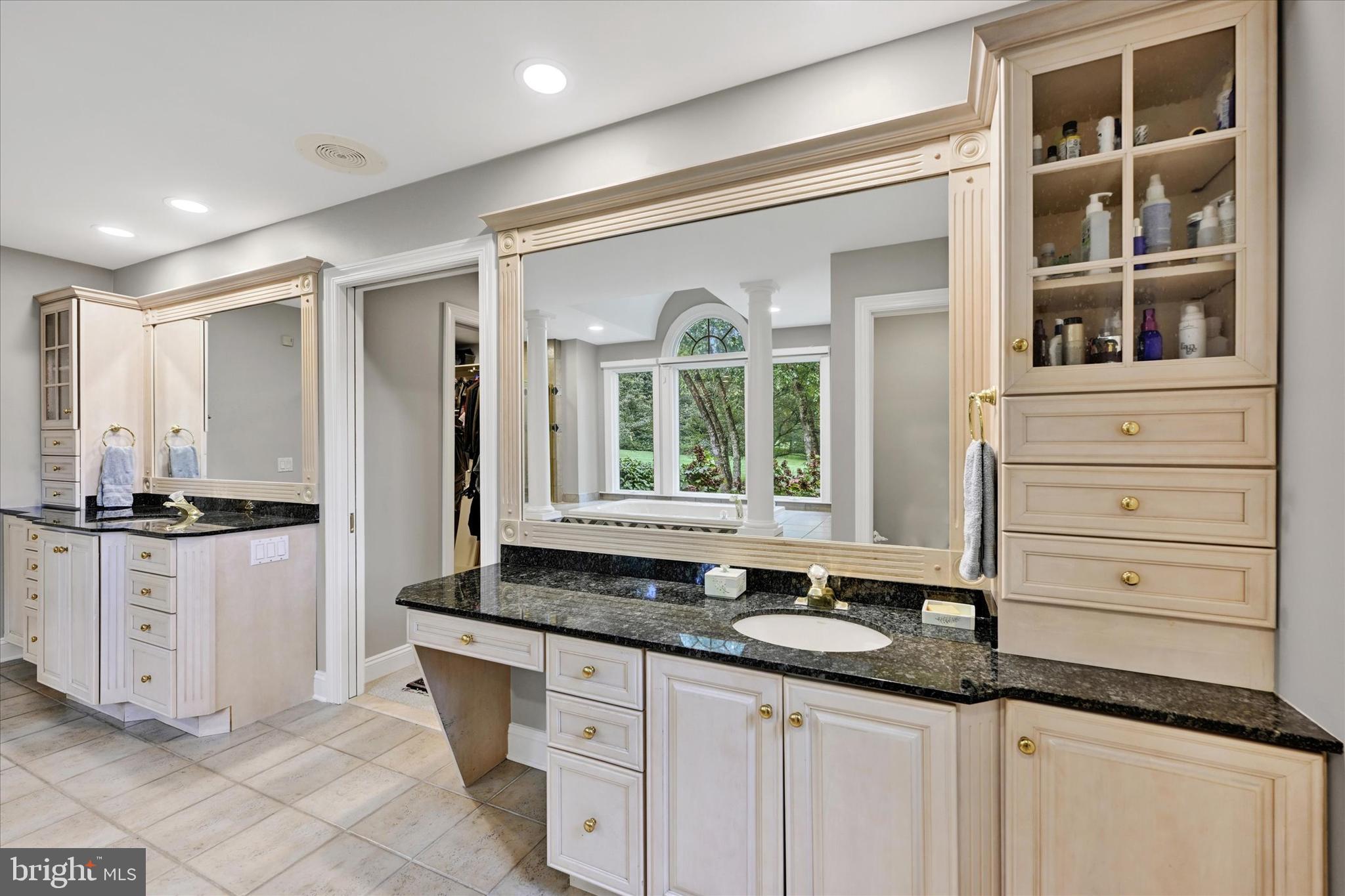 BLENHEIM FARM - Residential