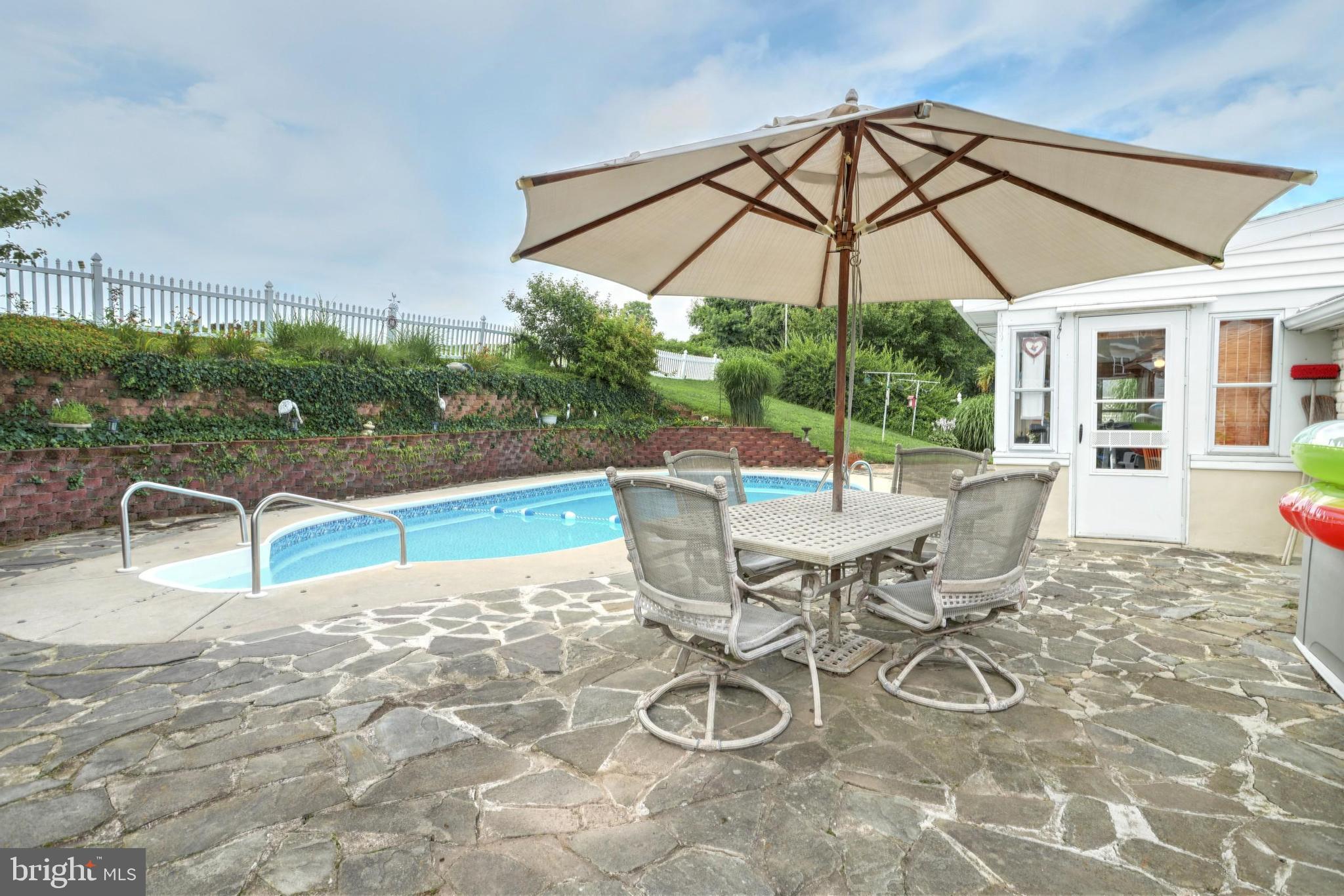 LAKE WILLIAMS - Residential